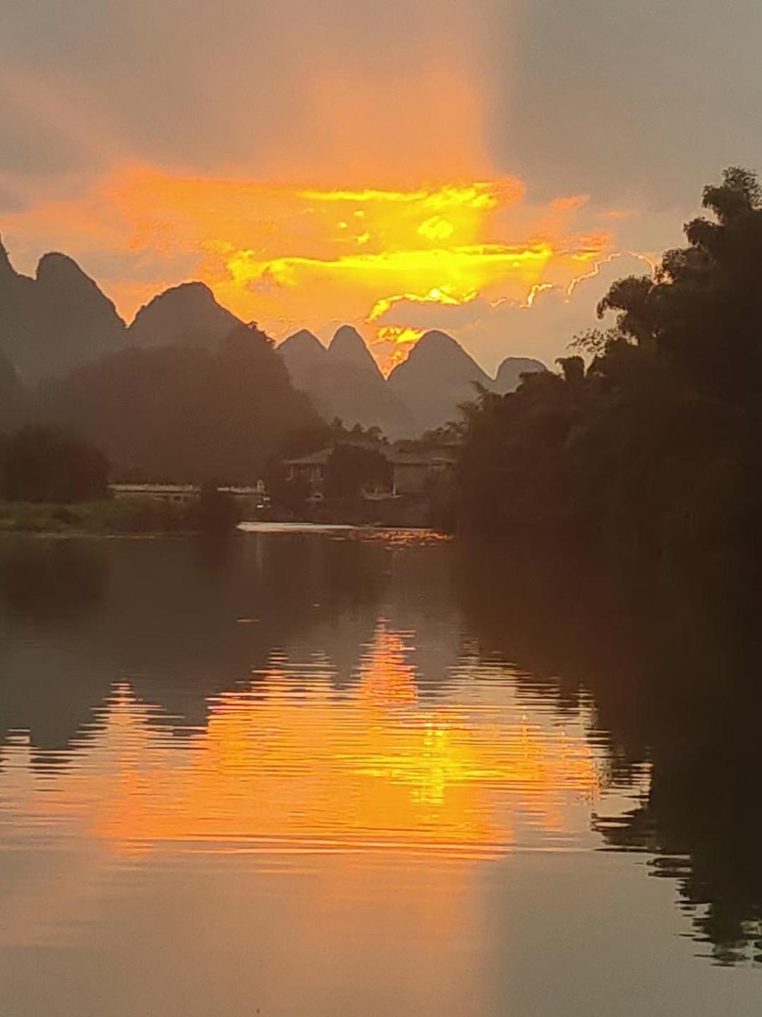 Yangshuo Eden's Social Guesthouse - Wake up to a hearty Western breakfast & fresh craft coffee & night beers & outdoor activities
