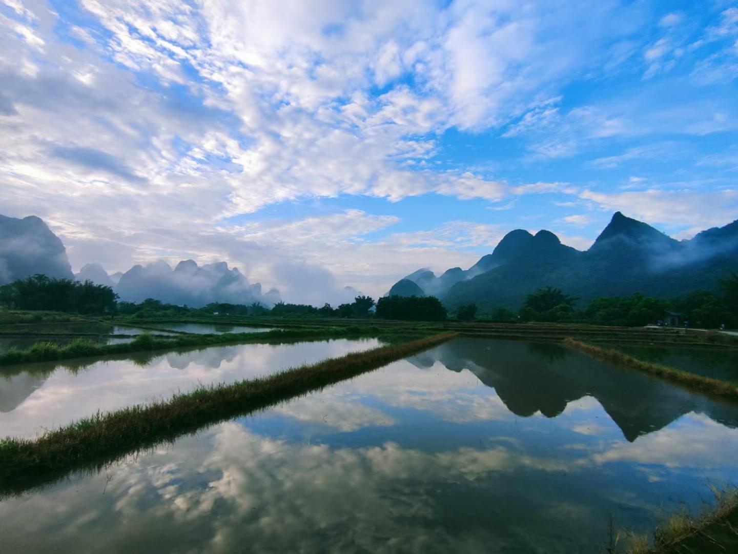 Yangshuo Eden's Social Guesthouse - Wake up to a hearty Western breakfast & fresh craft coffee & night beers & outdoor activities
