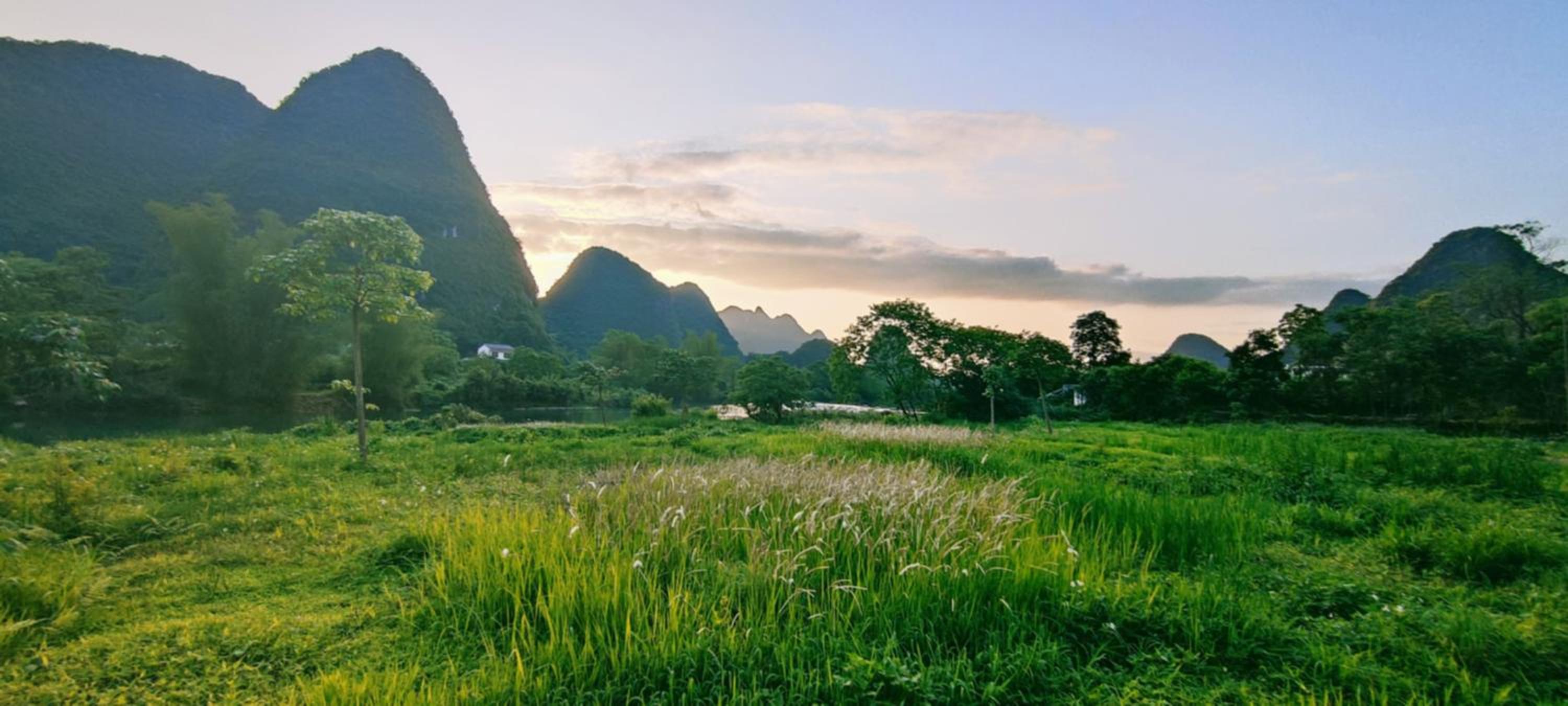 Yangshuo Eden's Social Guesthouse - Wake up to a hearty Western breakfast & fresh craft coffee & night beers & outdoor activities