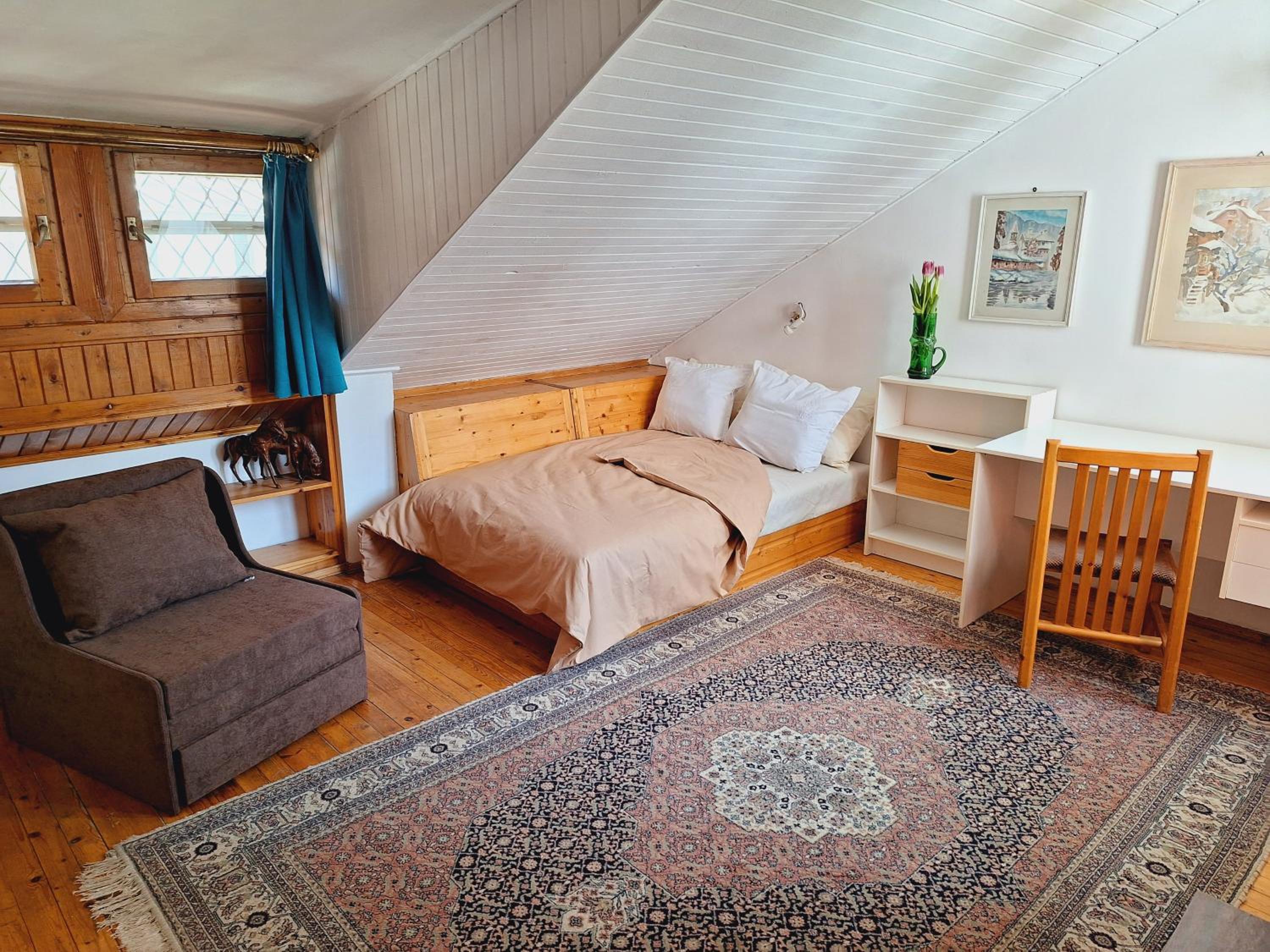 The Architect's Apartment - top center, spacious, unique
