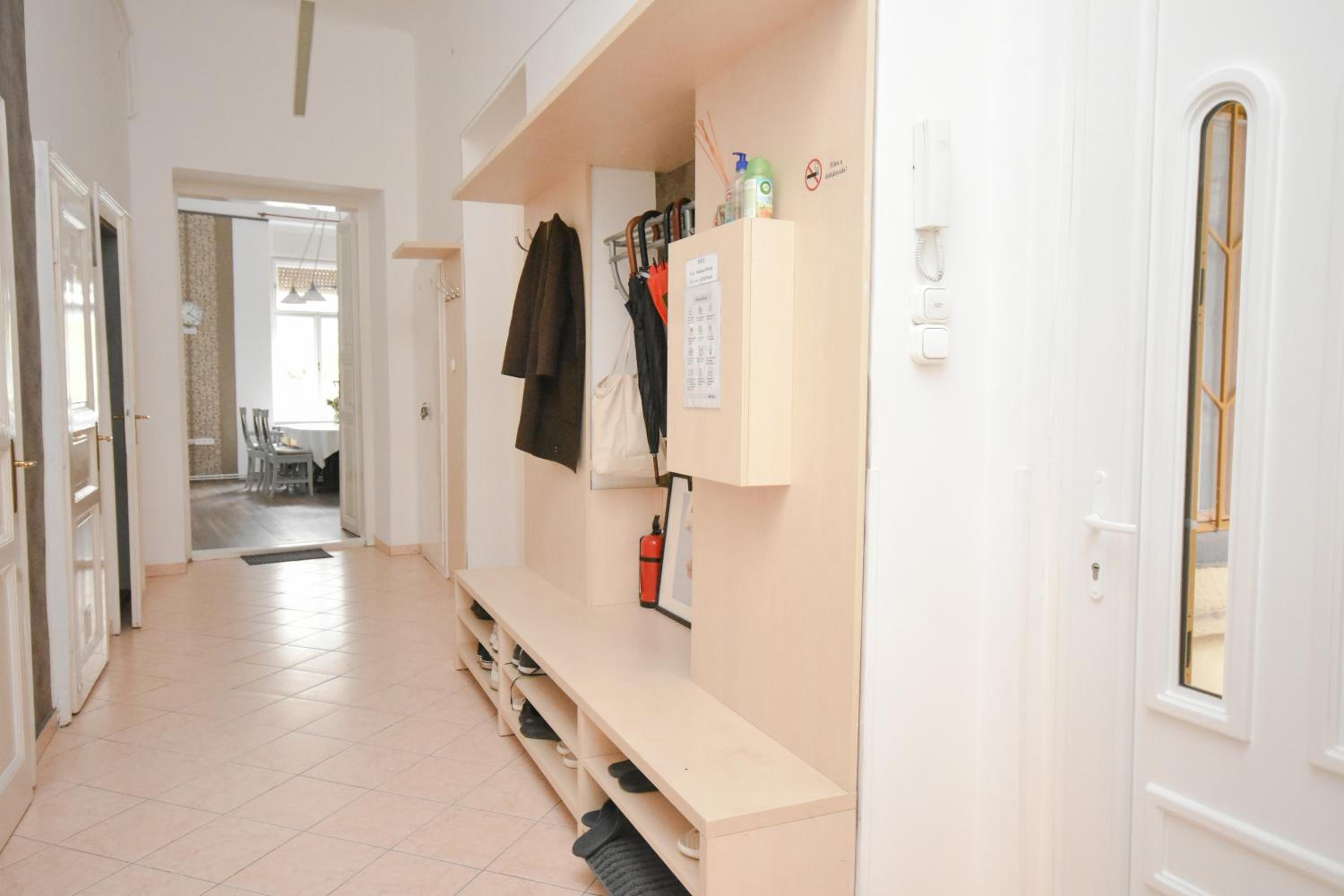 Modern & huge apartment 4 bedroom 2 bathroom view 3