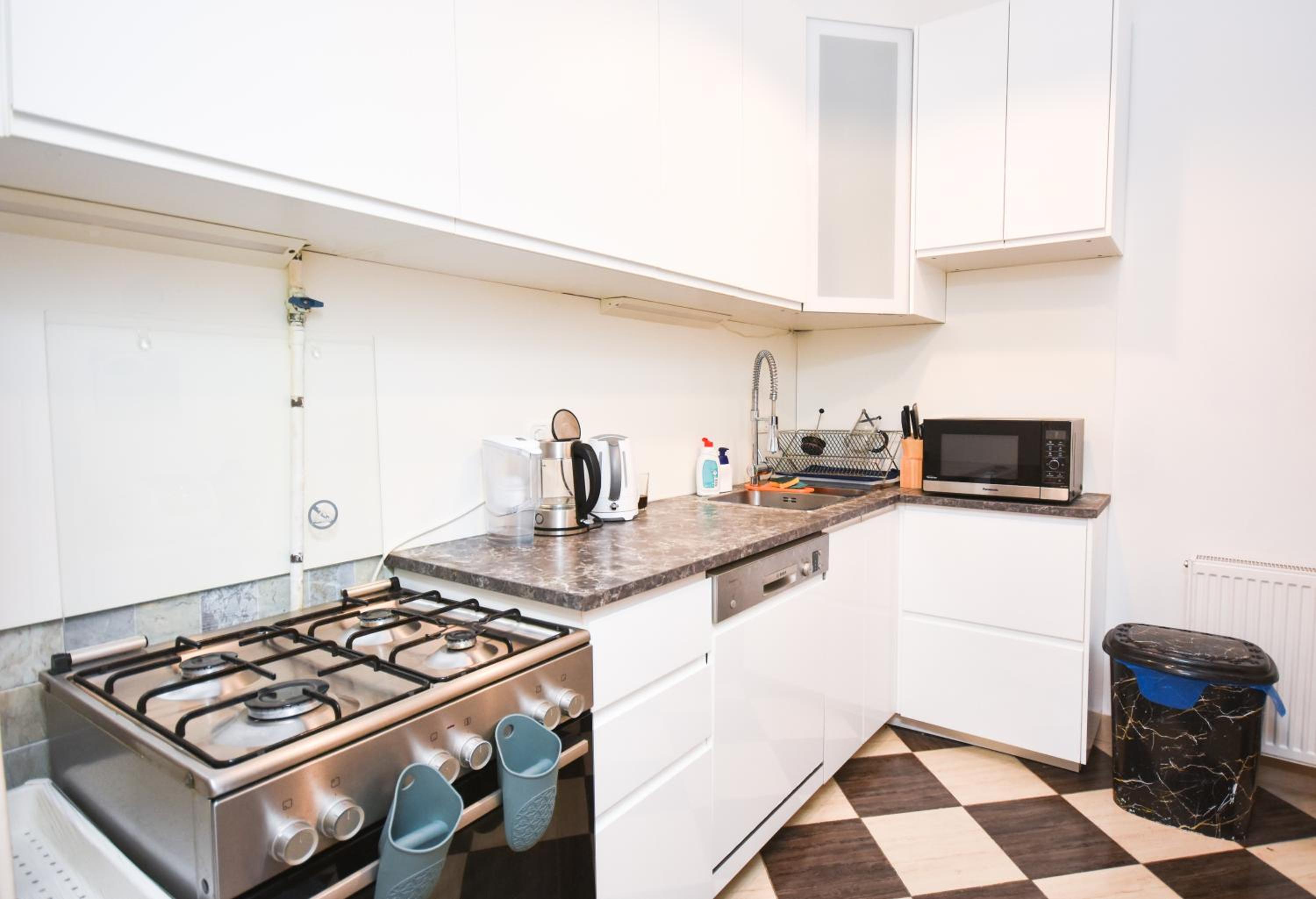 Modern & huge apartment 4 bedroom 2 bathroom view 4
