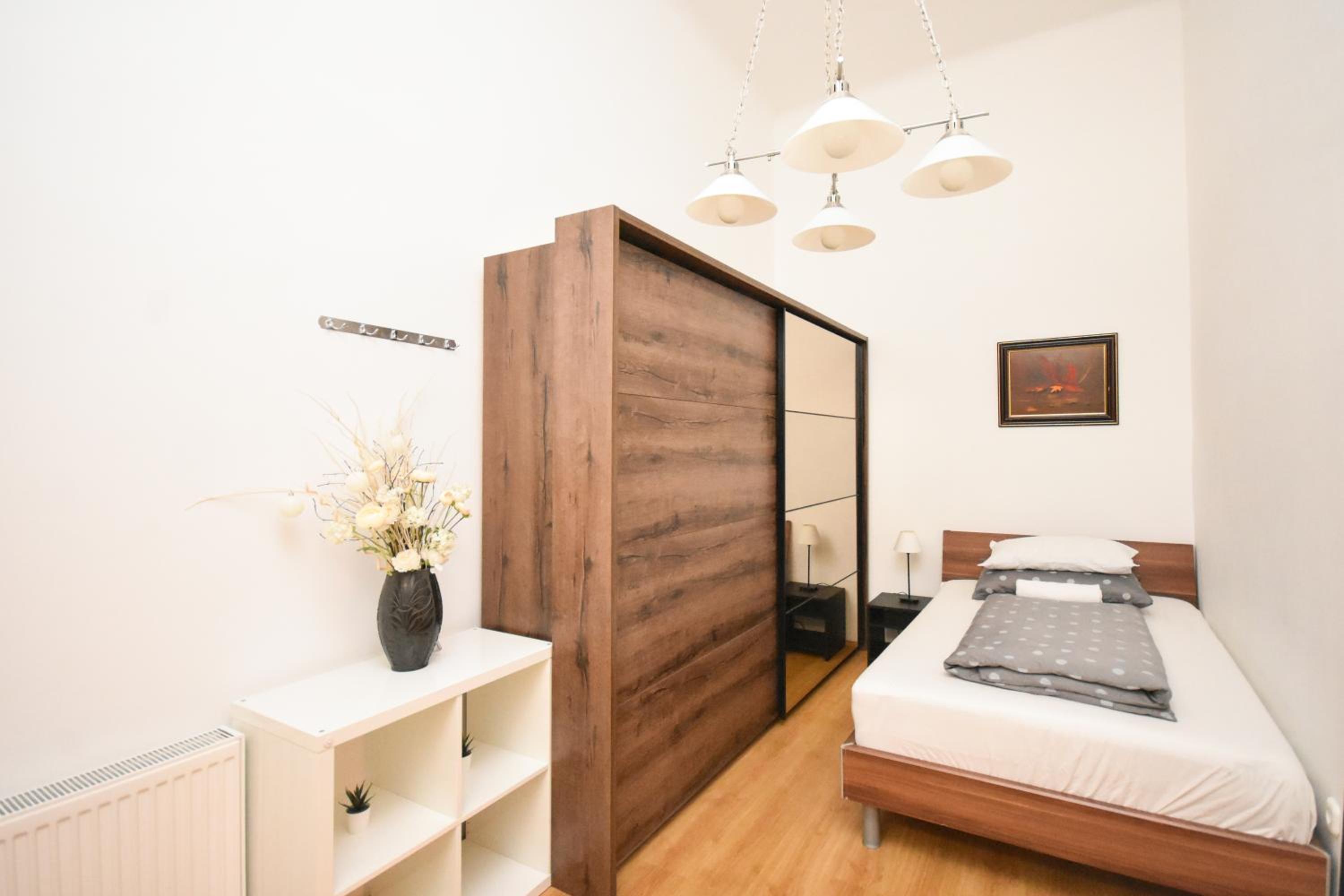 Modern & huge apartment 4 bedroom 2 bathroom view 5
