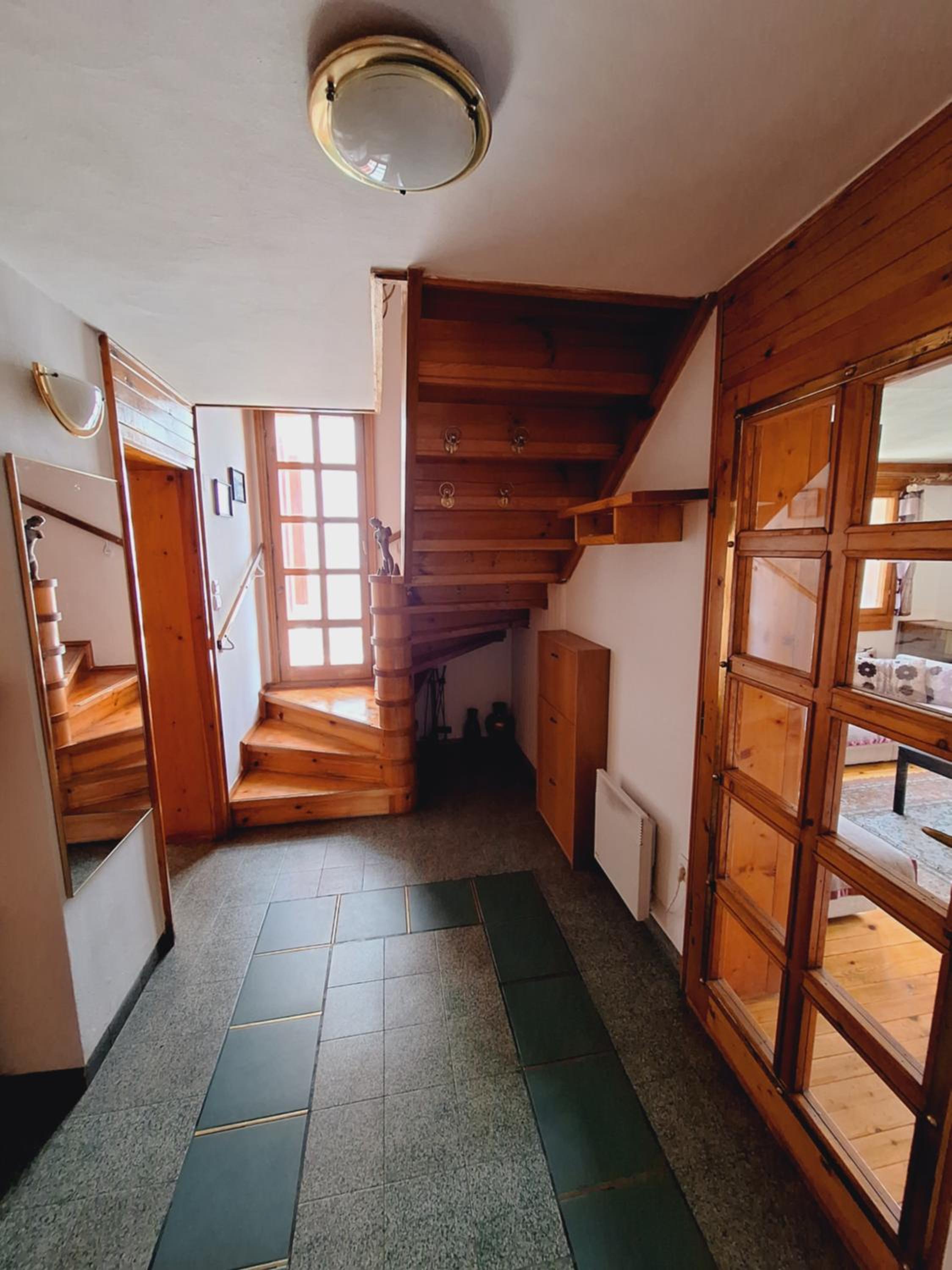 The Architect's Apartment - top center, spacious, unique