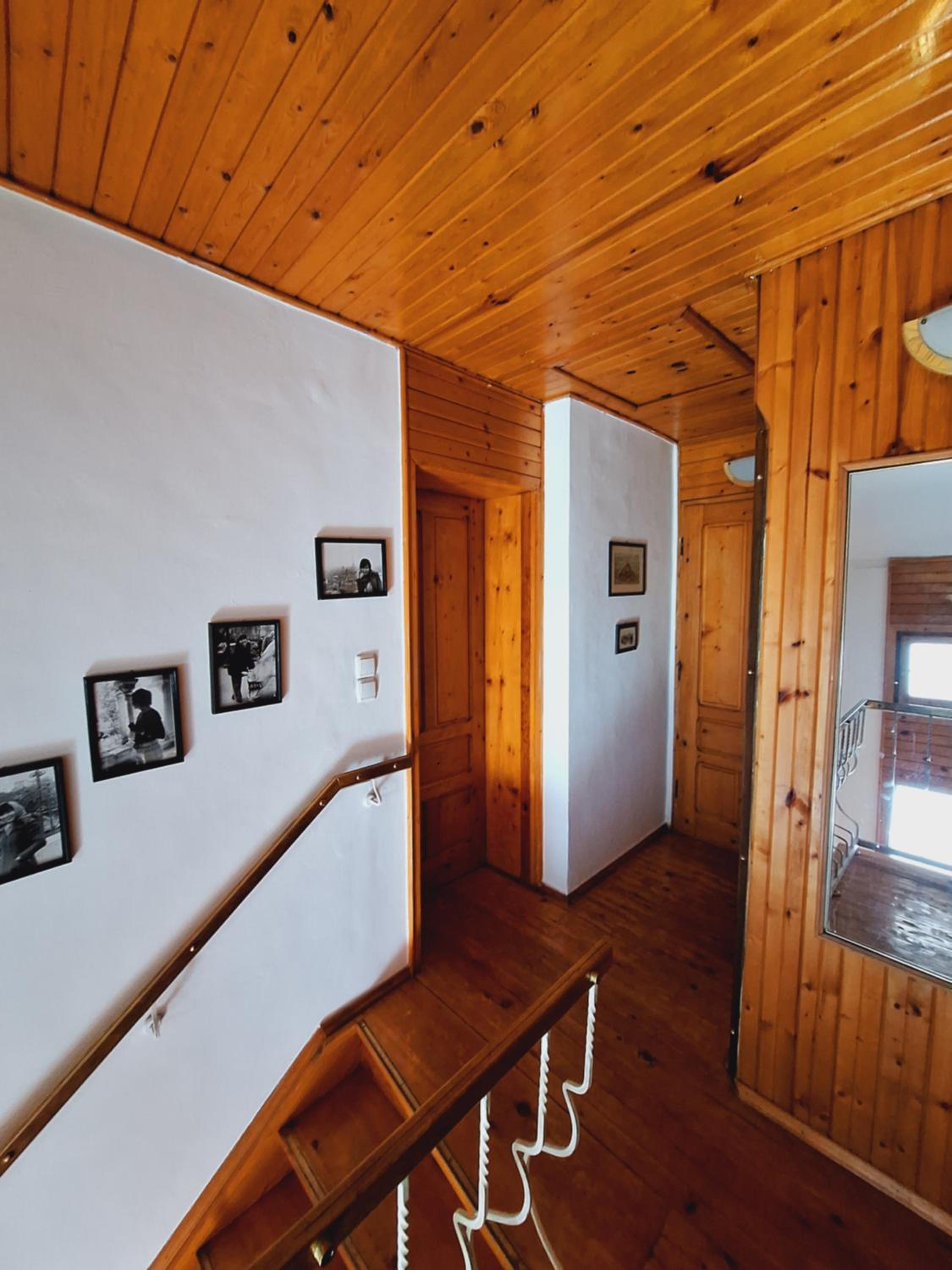 The Architect's Apartment - top center, spacious, unique
