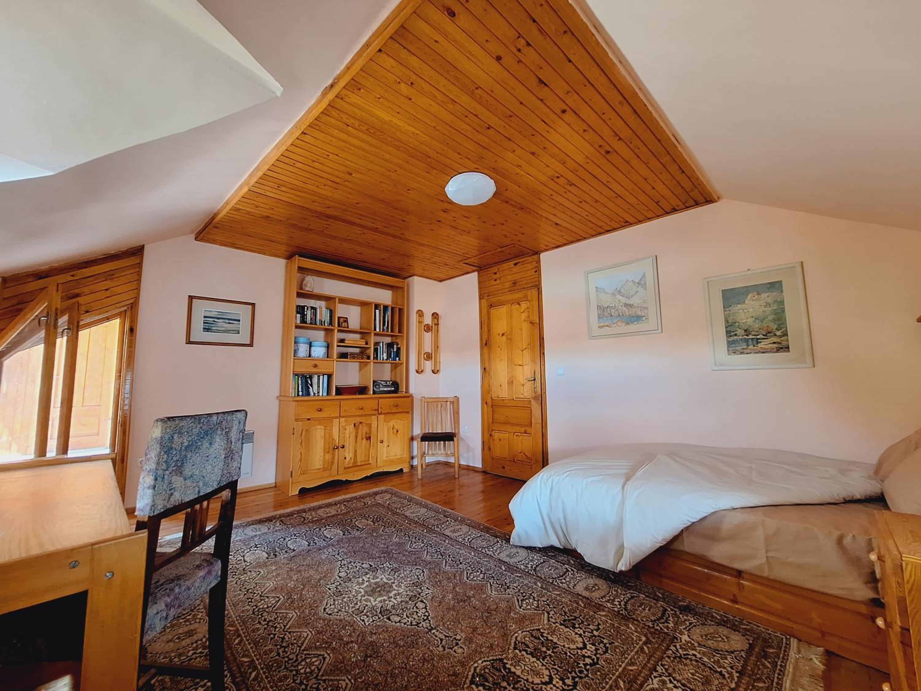 The Architect's Apartment - top center, spacious, unique