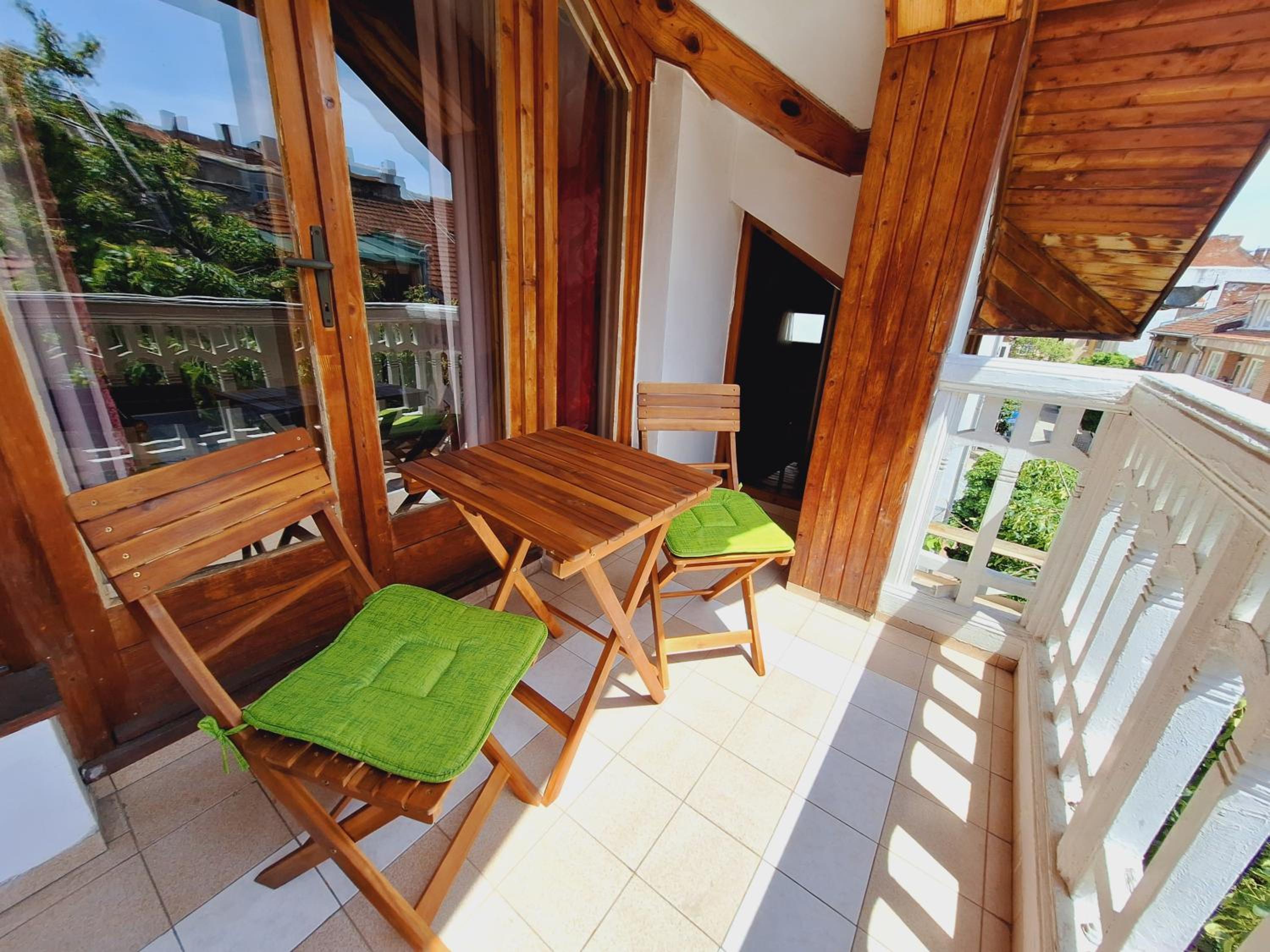 The Architect's Apartment - top center, spacious, unique