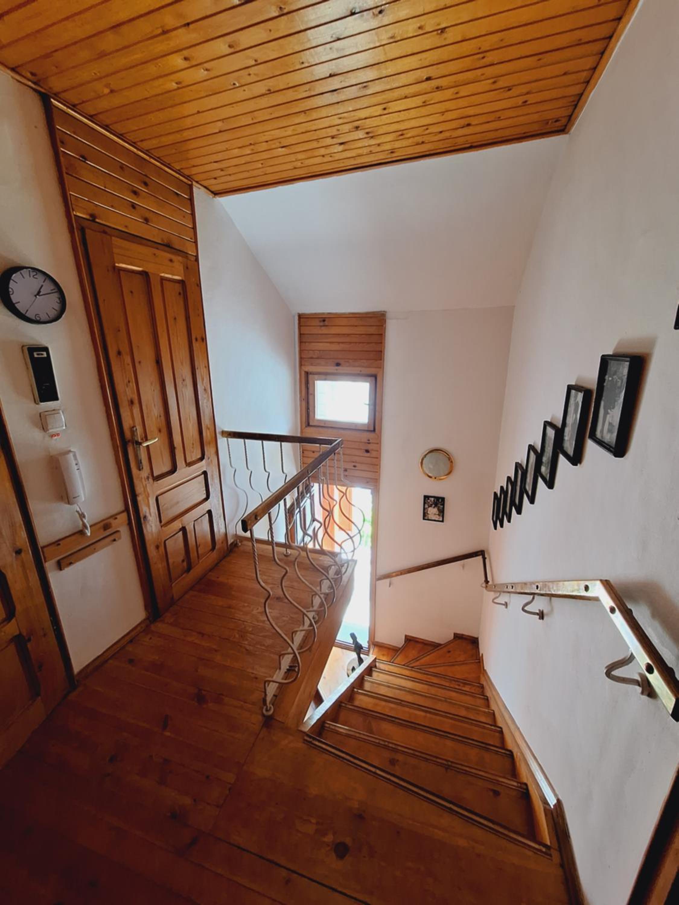 The Architect's Apartment - top center, spacious, unique