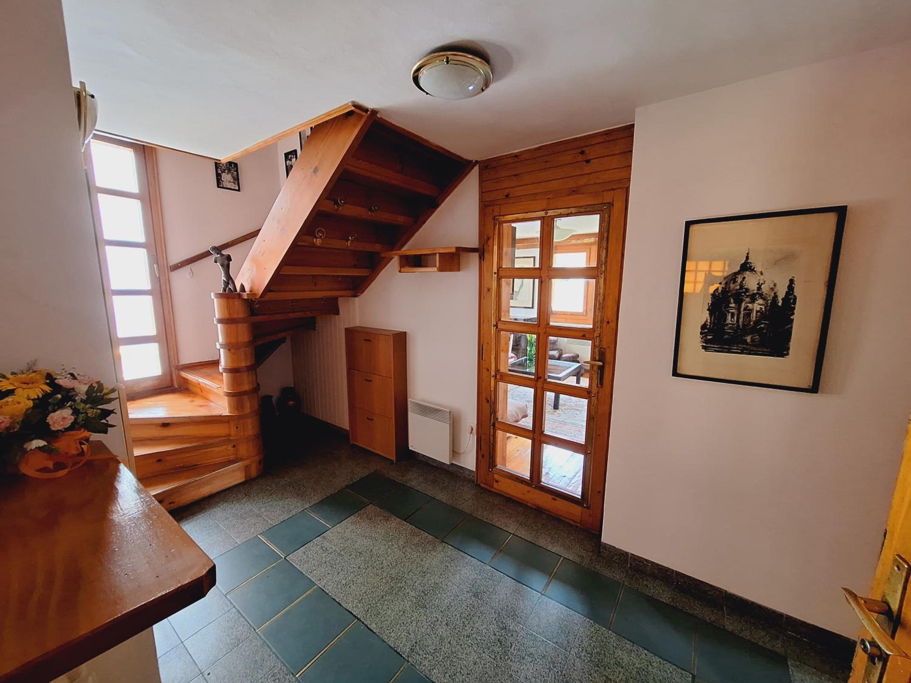 The Architect's Apartment - top center, spacious, unique