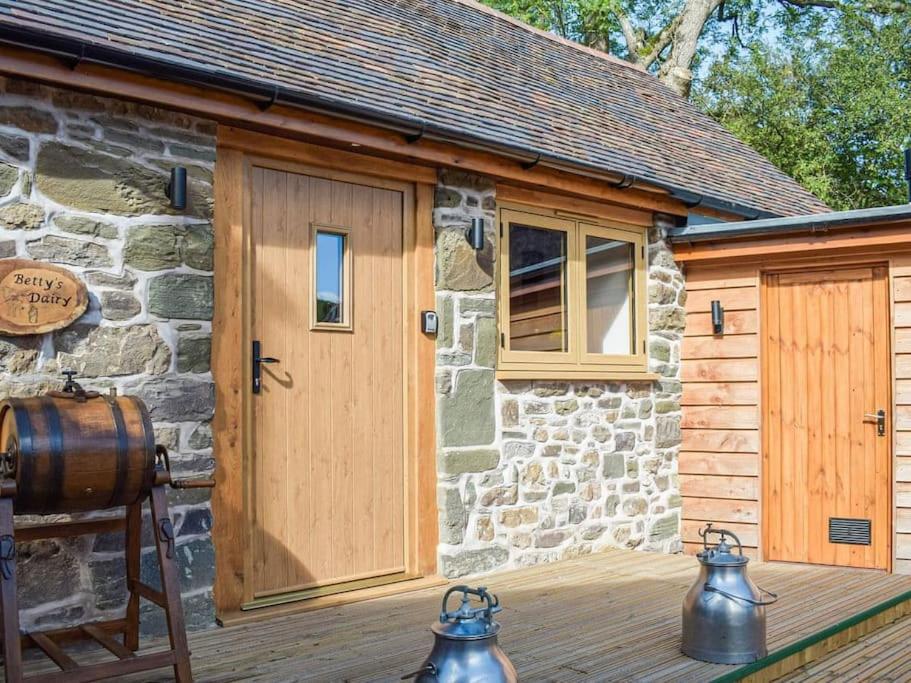 Stunning cottage nestled under the Longmynd Hills. view 3