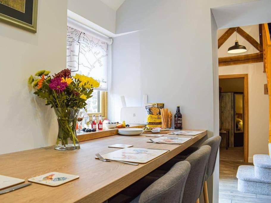 Stunning cottage nestled under the Longmynd Hills. view 2