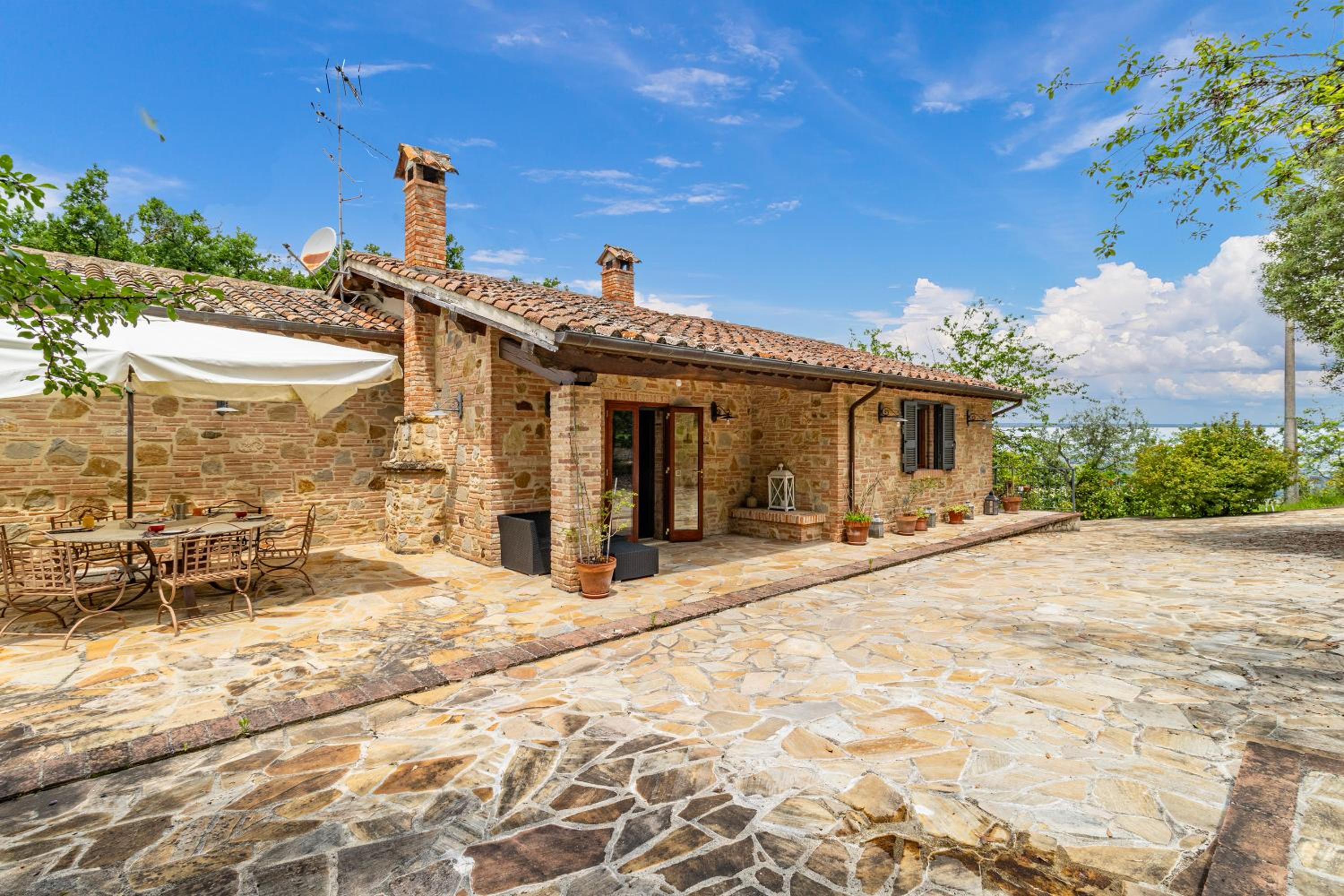 Quercia Close By to Montepulciano - Happy Rentals view 2