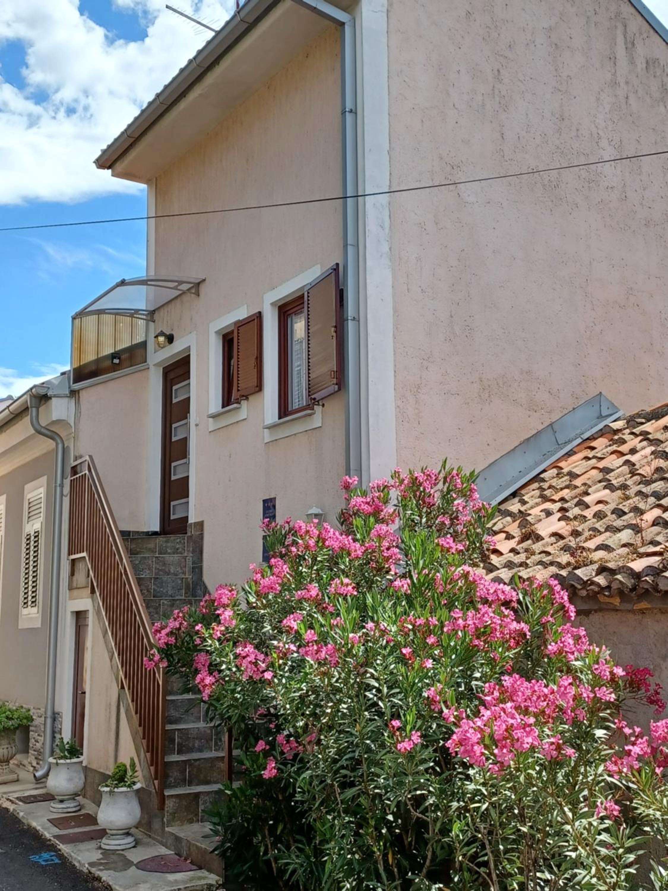Apartman Davor u centru Crikvenice, sa pogledom na more view 3