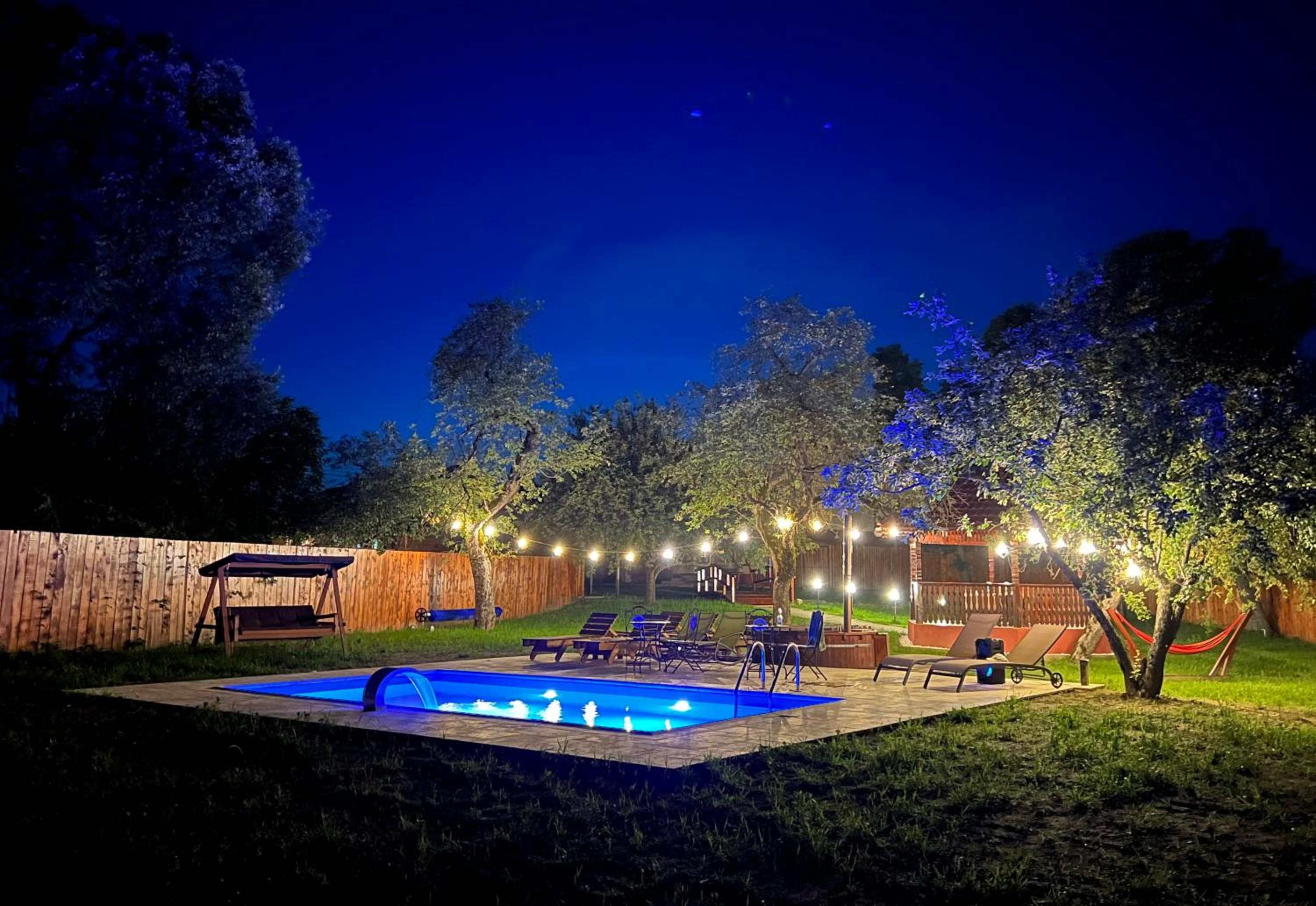 Horace Guesthouse POOL & HOT TUB & BIKES & RIVER view 2
