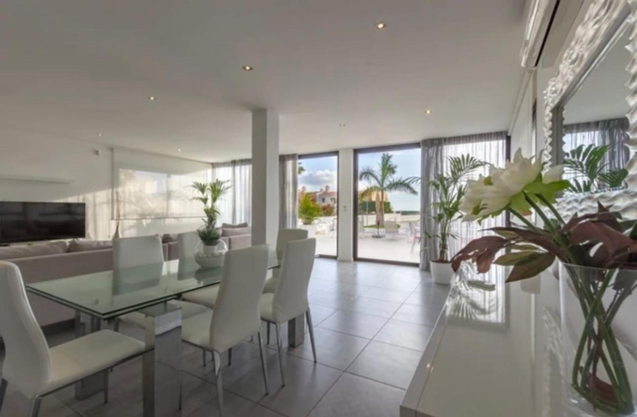 KARAT Villa Esmeralda