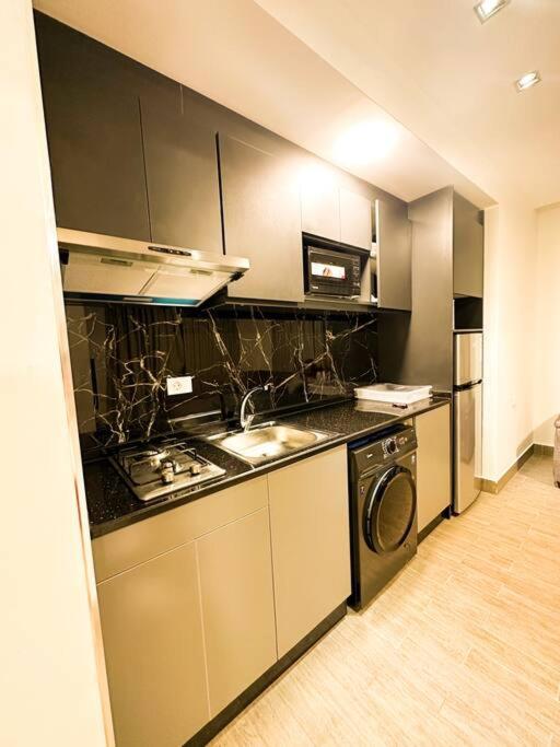 central apartment for rent 30 view 3