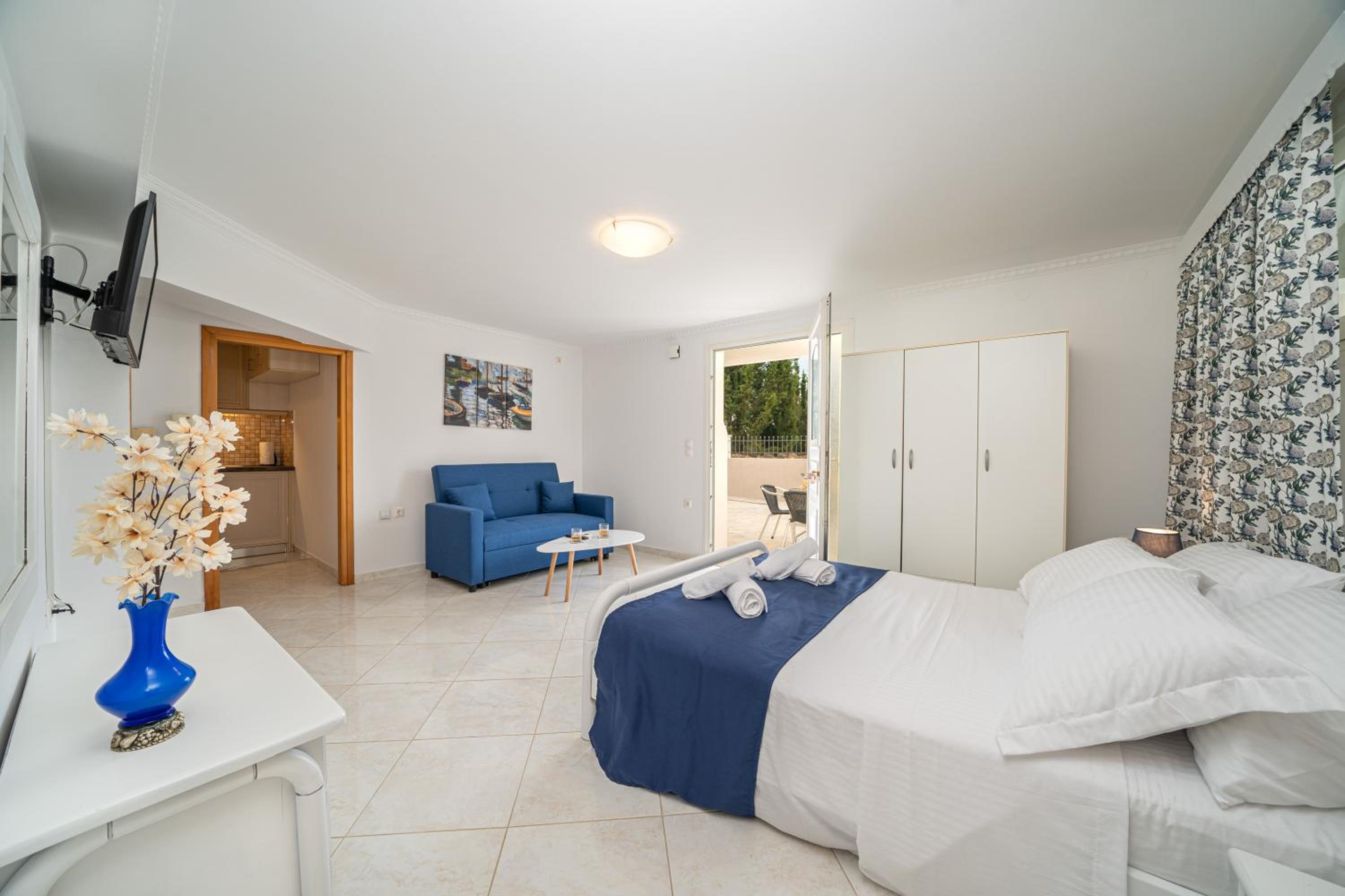 Irene Luxury Apartment & Studio view 3