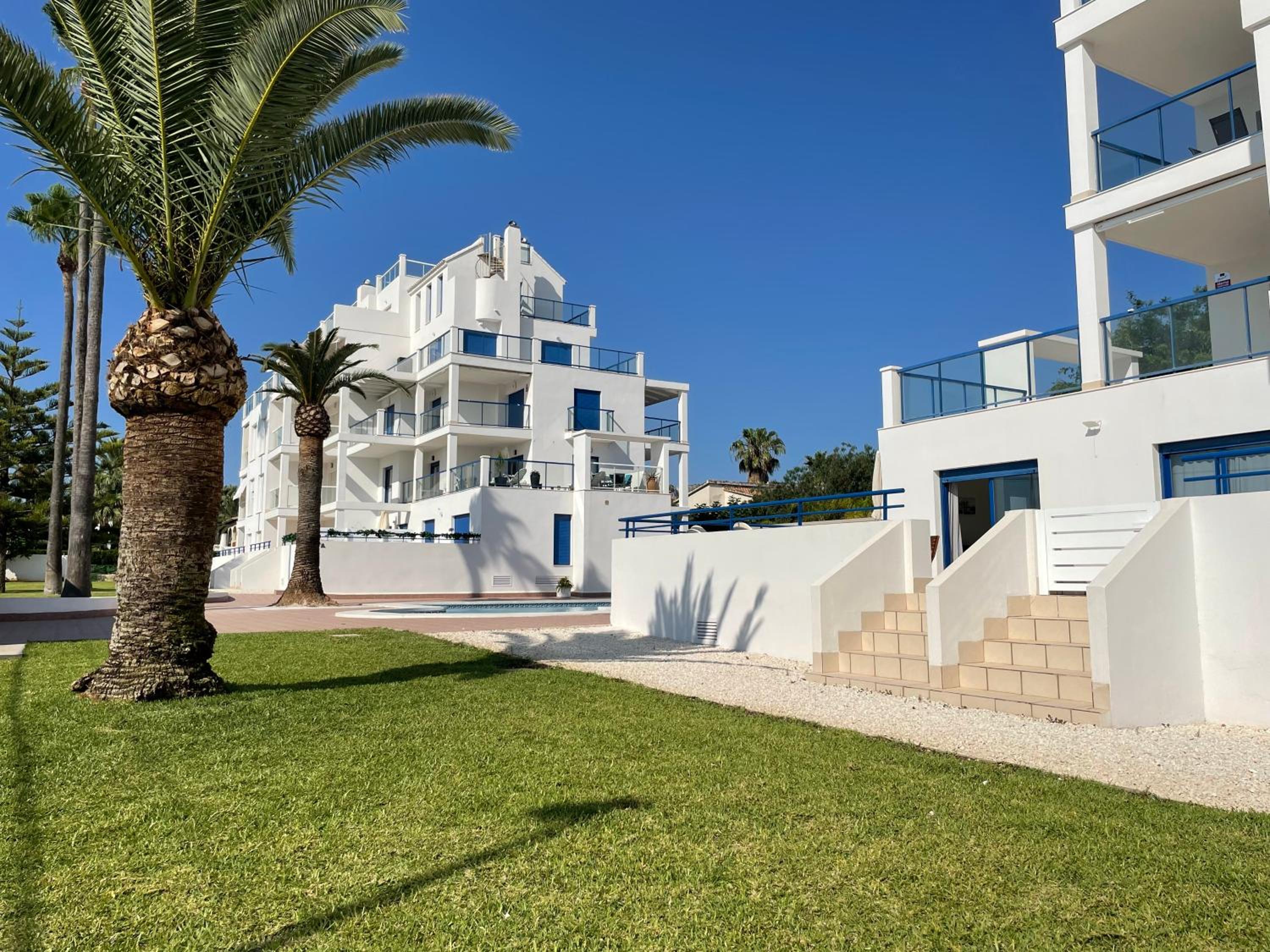 Hotel apartamento 4 personas, amplias terrazas y 2OO mt de la playa - Image 1