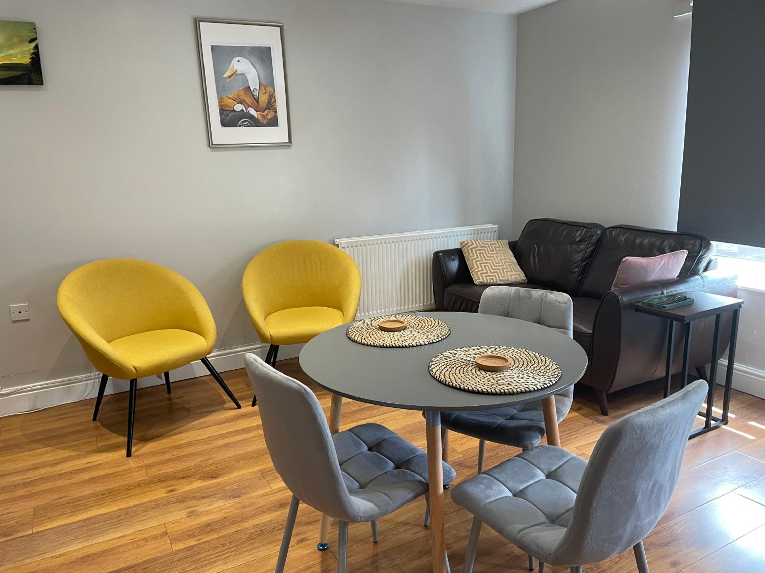 2 Bedroom Apartment Chiswick Park Tube Station