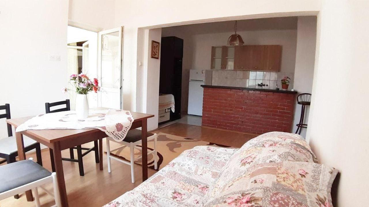 Joli apartaments Kumbor view 3