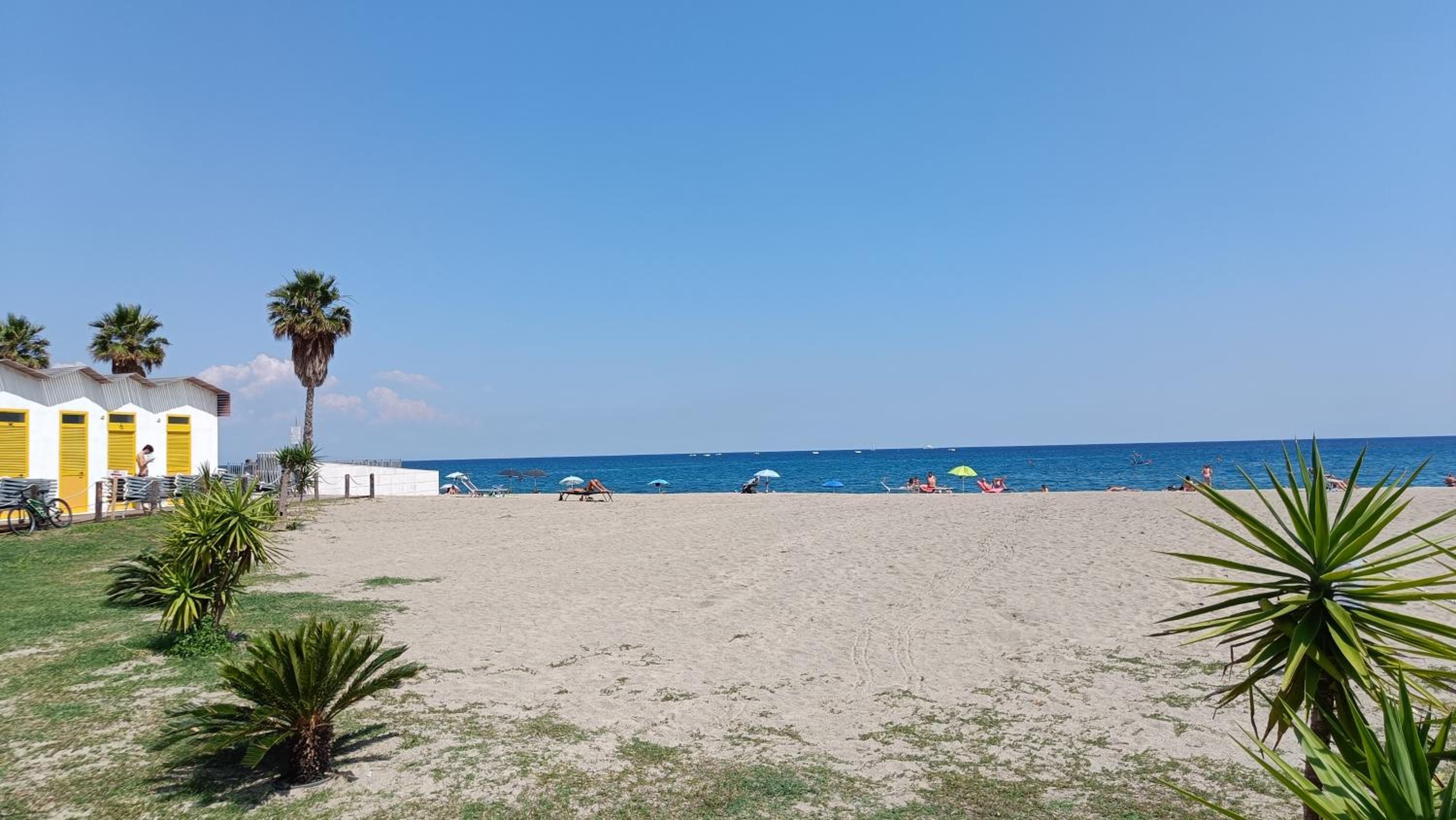Maremare, really on the Beach, with private parking view 3