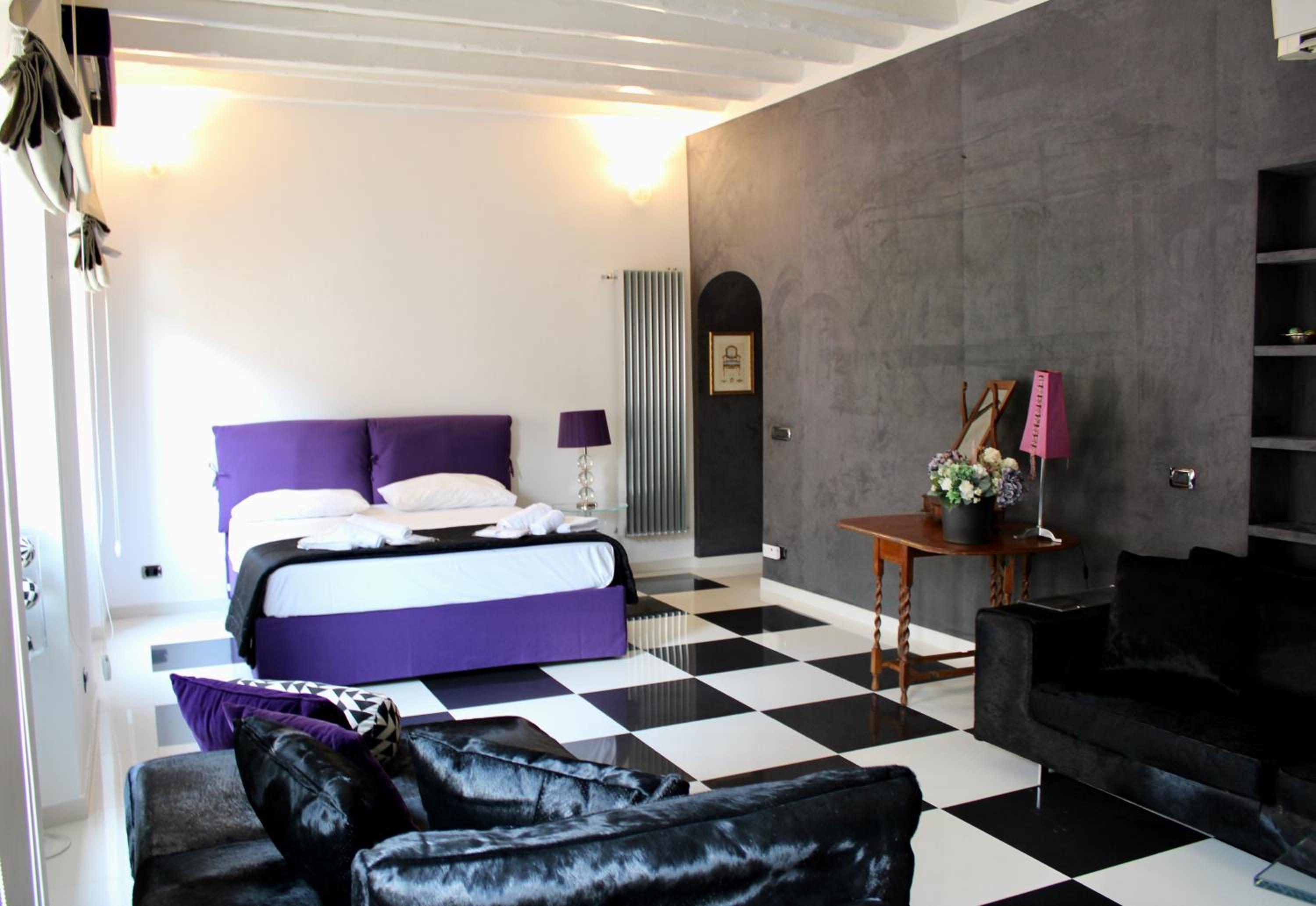 48 Fourty Eight Luxury Suites