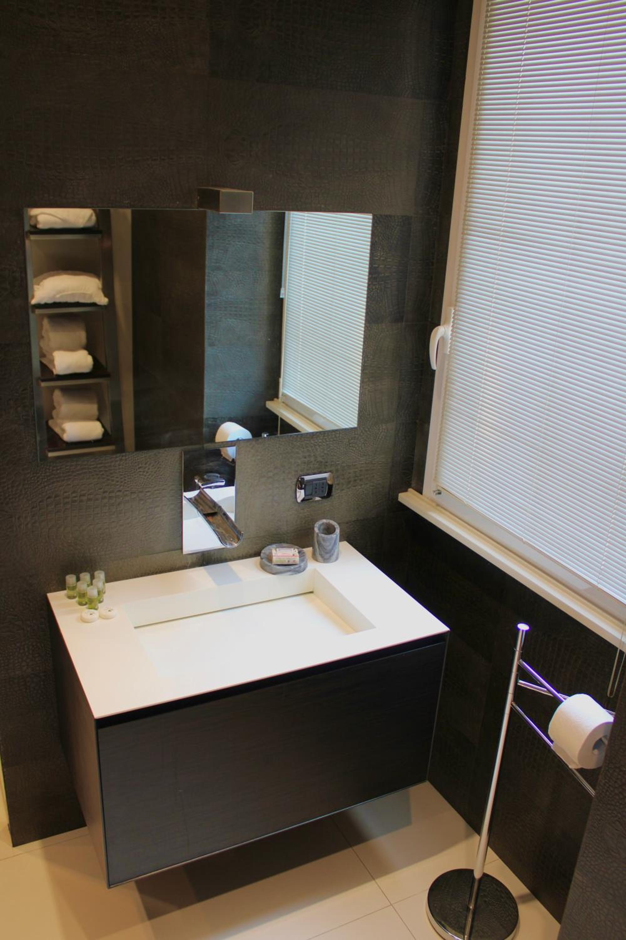 48 Fourty Eight Luxury Suites