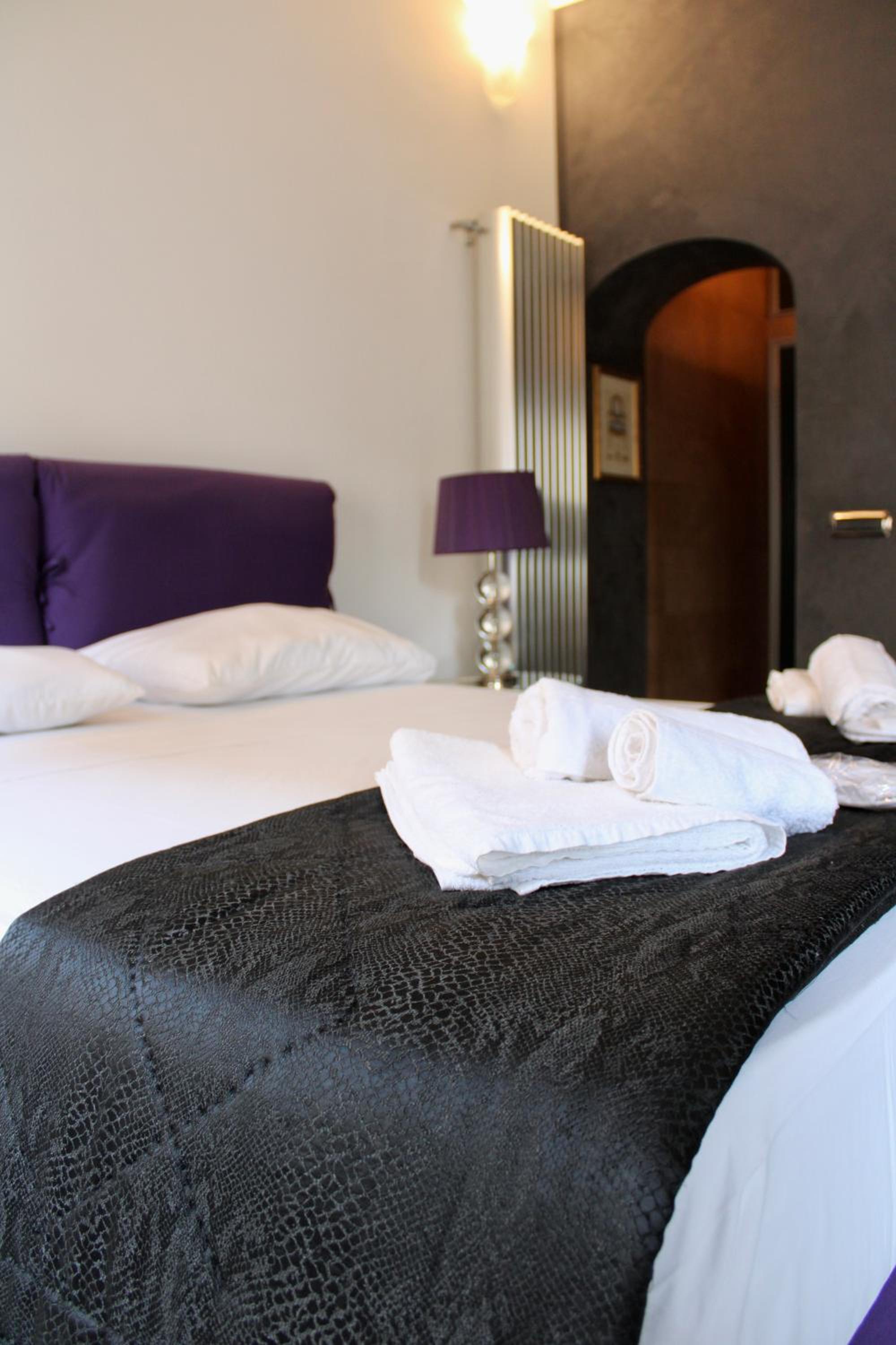 48 Fourty Eight Luxury Suites