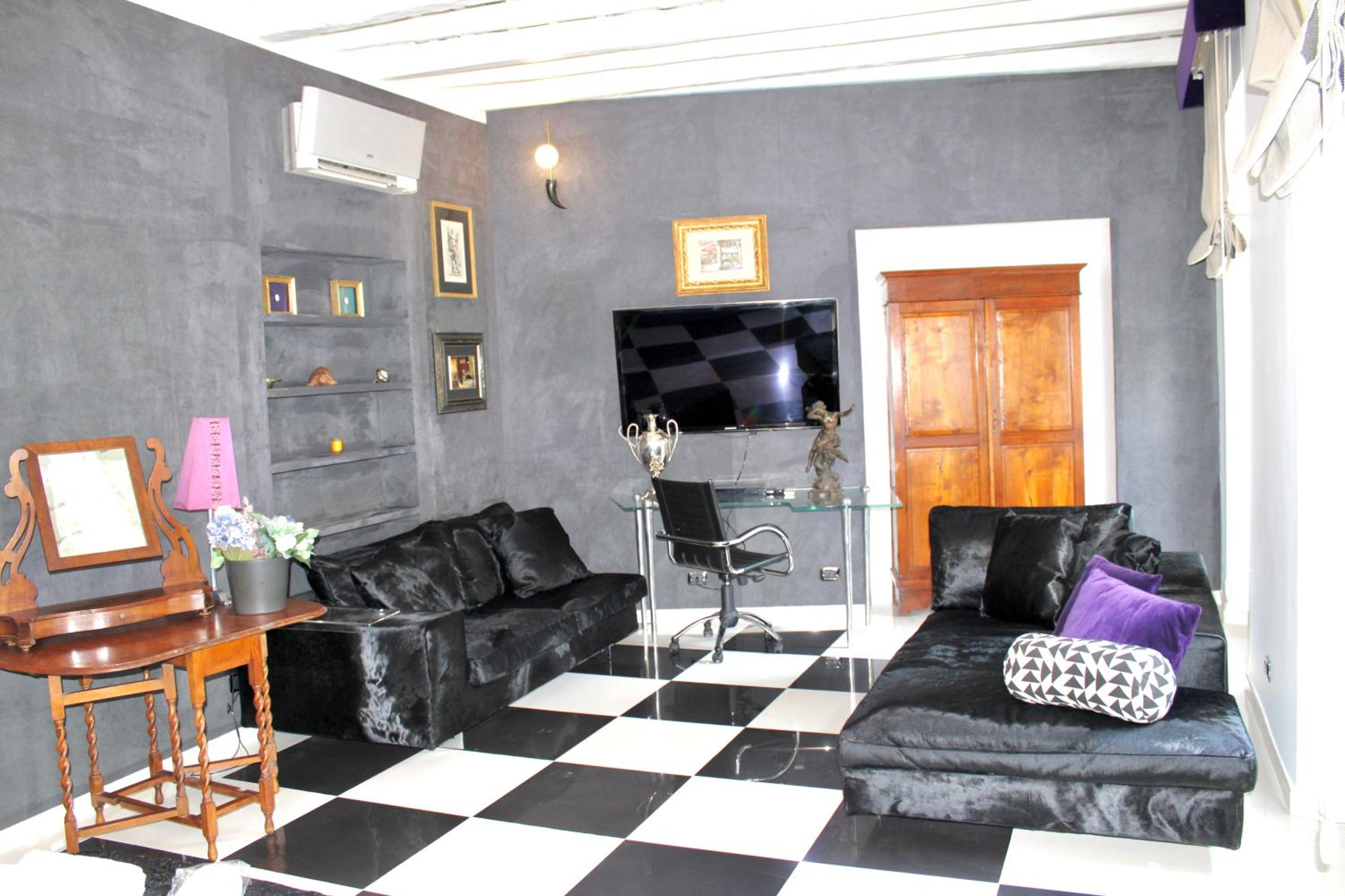 48 Fourty Eight Luxury Suites