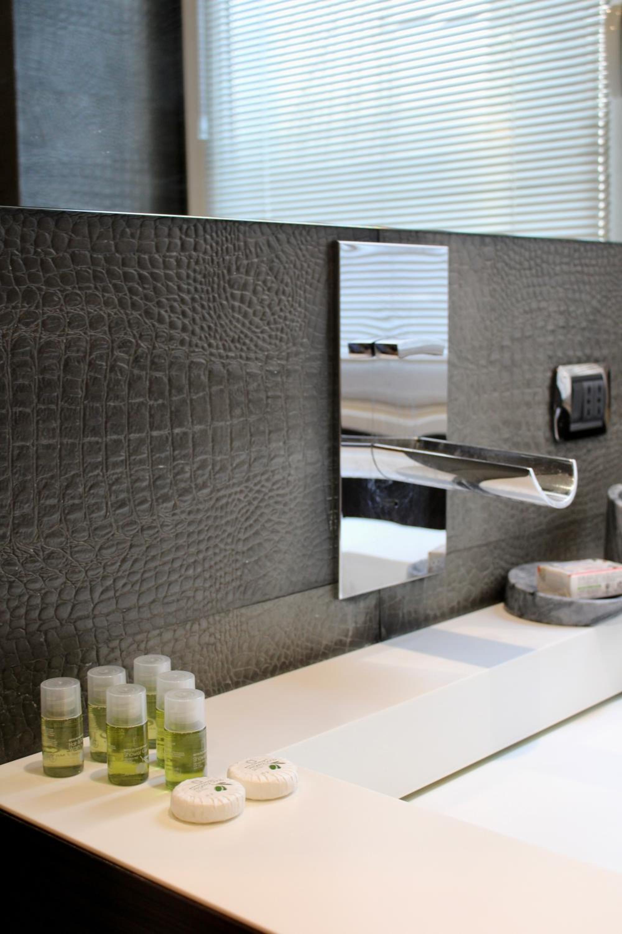 48 Fourty Eight Luxury Suites