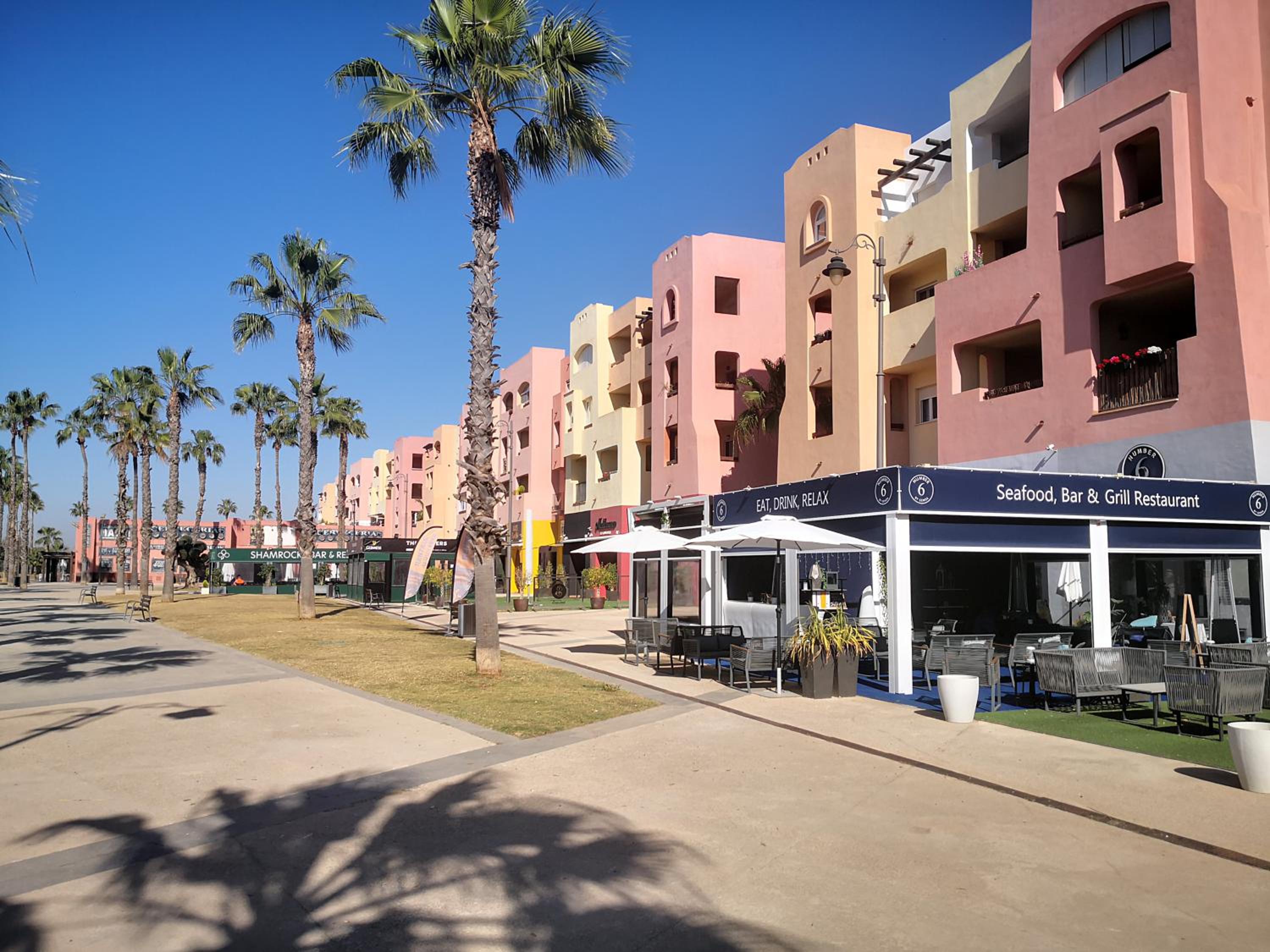 Extended frontline ground floor apartment