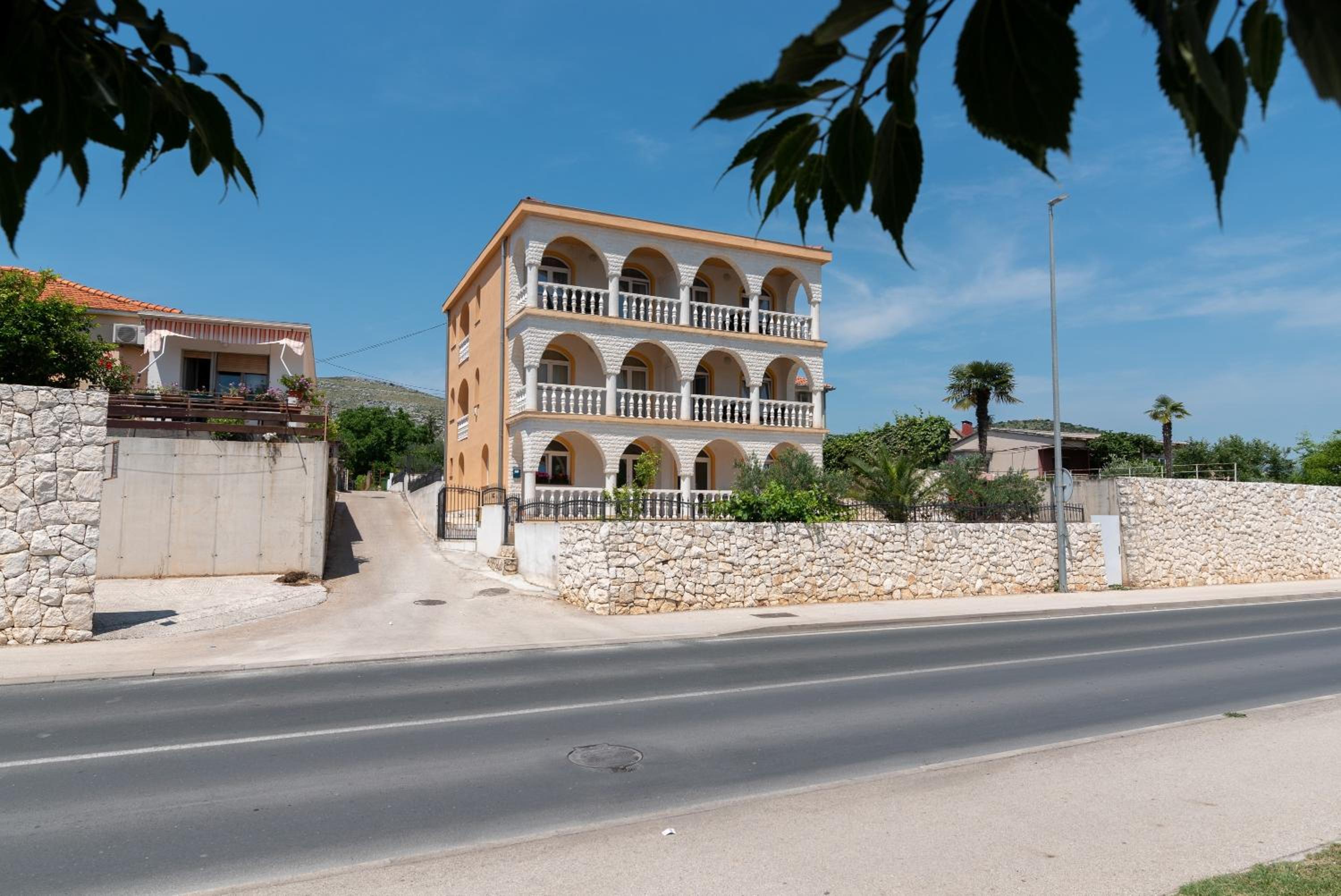 Beachfront apartments Jurica with balcony