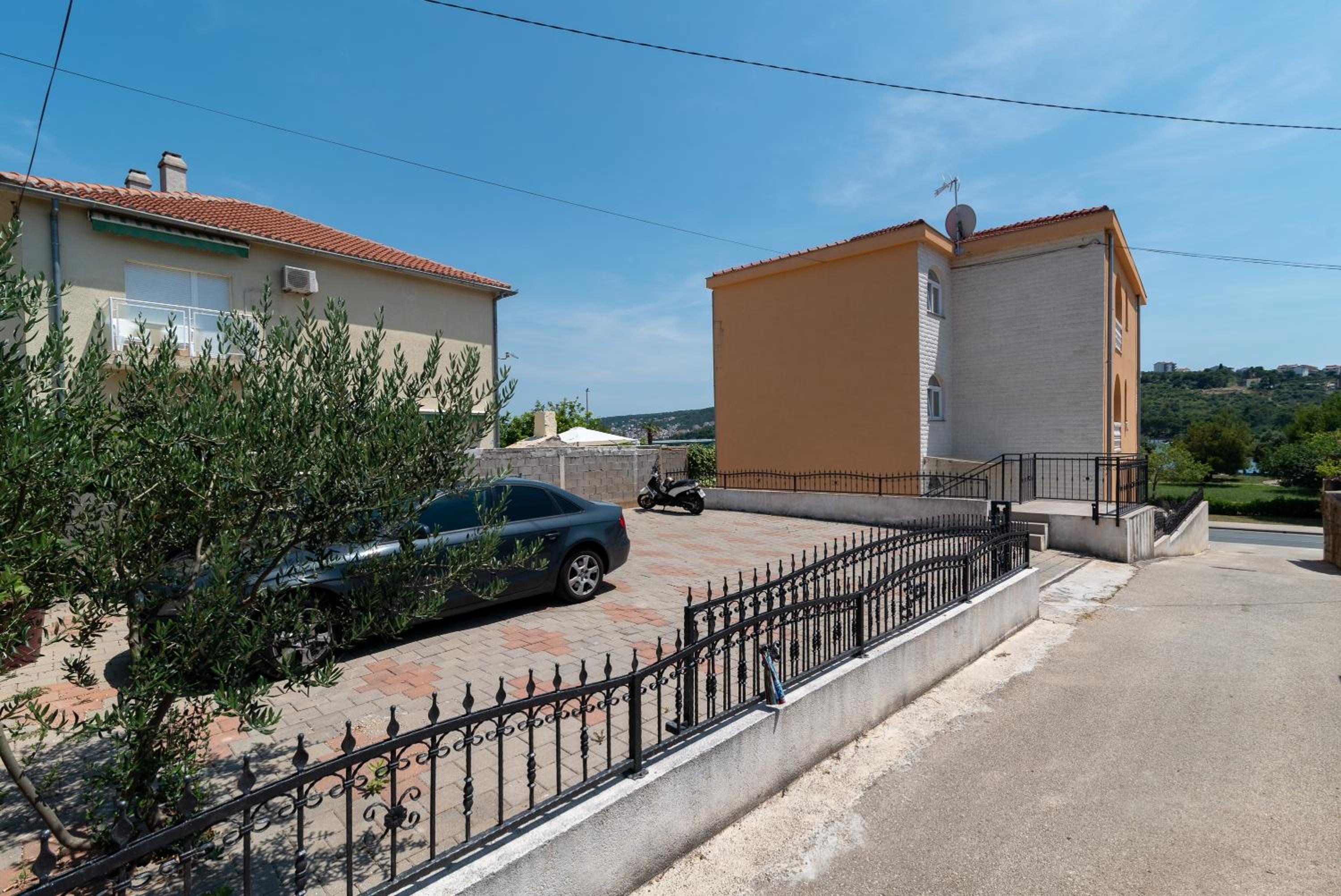 Beachfront apartments Jurica with balcony