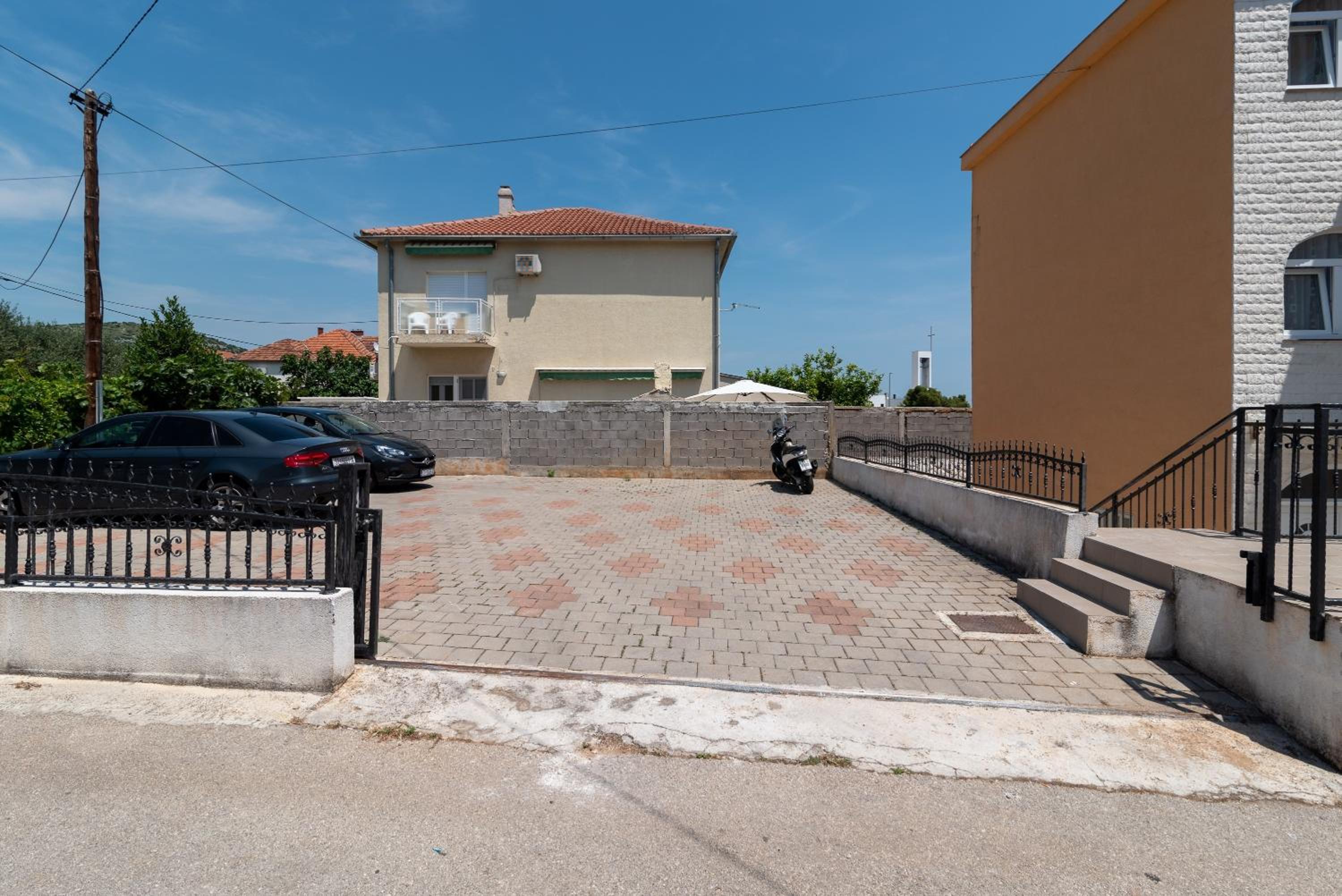 Beachfront apartments Jurica with balcony