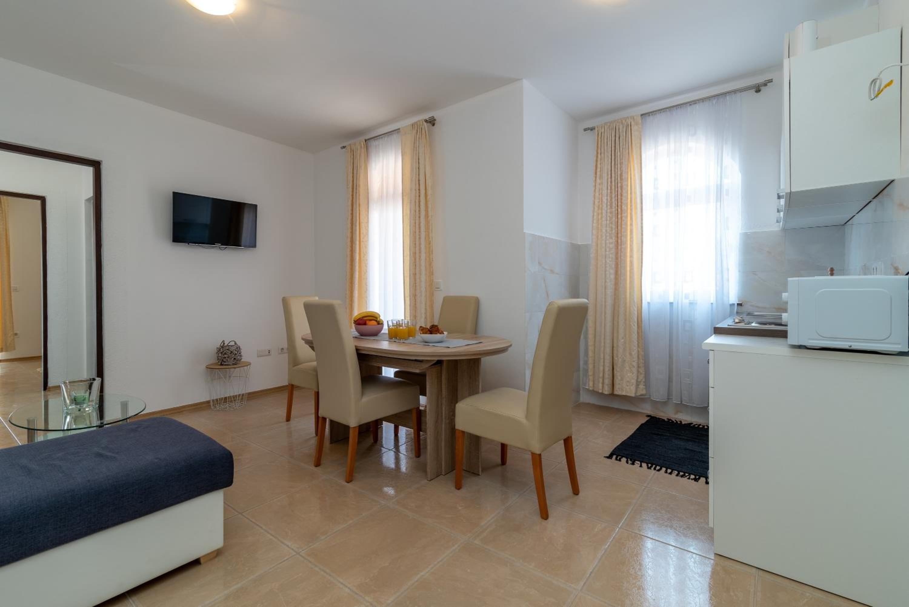 Beachfront apartments Jurica with balcony
