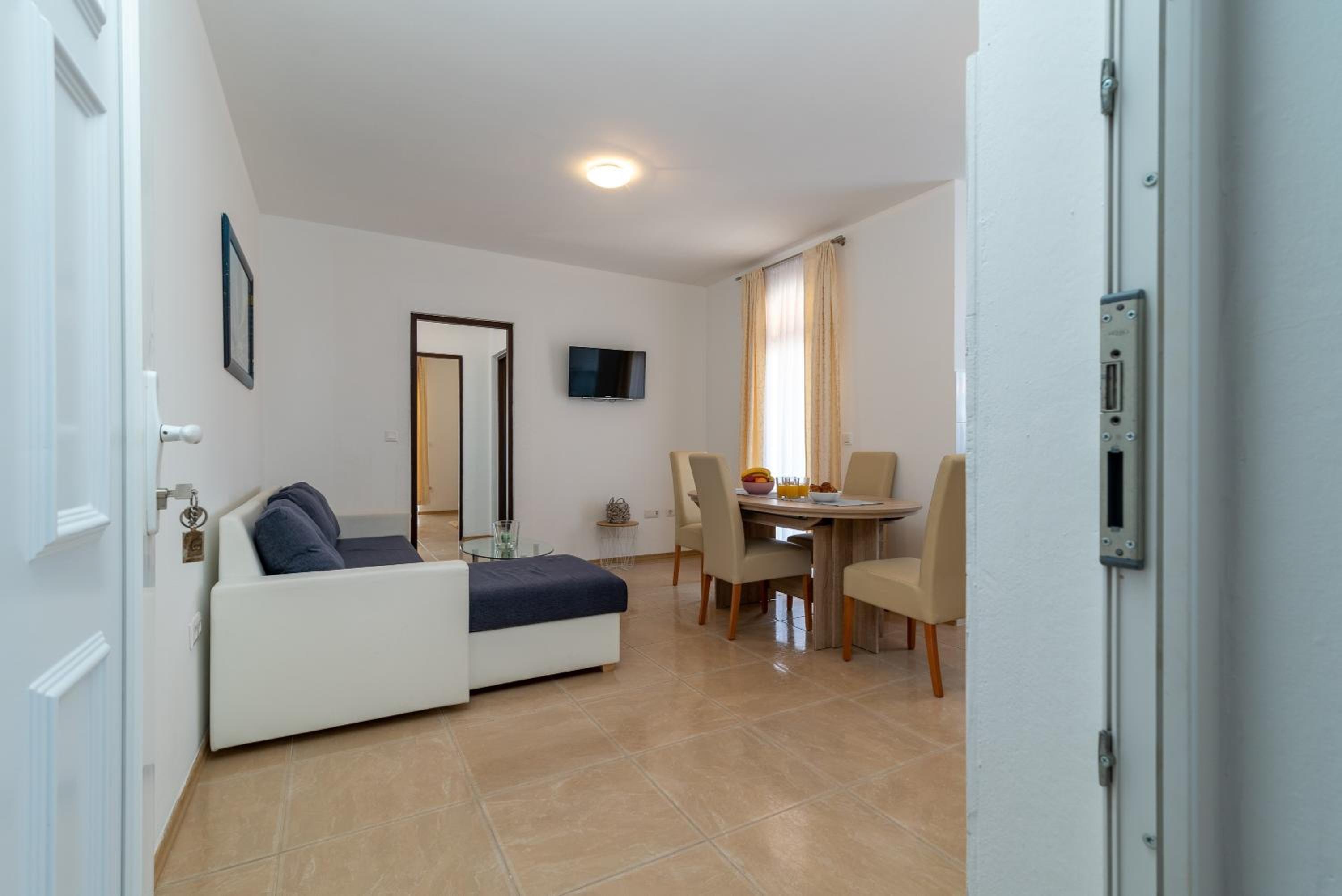 Beachfront apartments Jurica with balcony