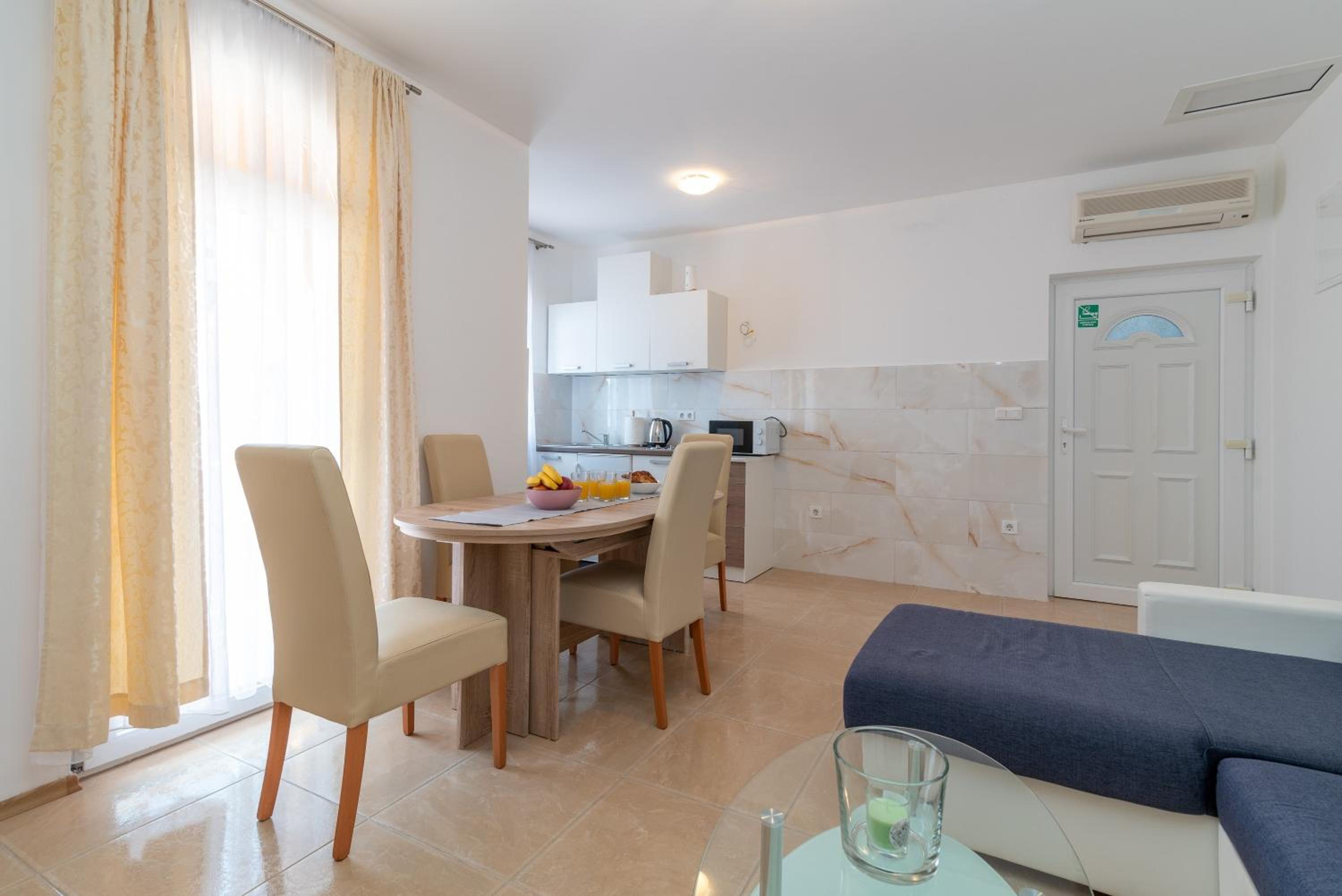 Beachfront apartments Jurica with balcony