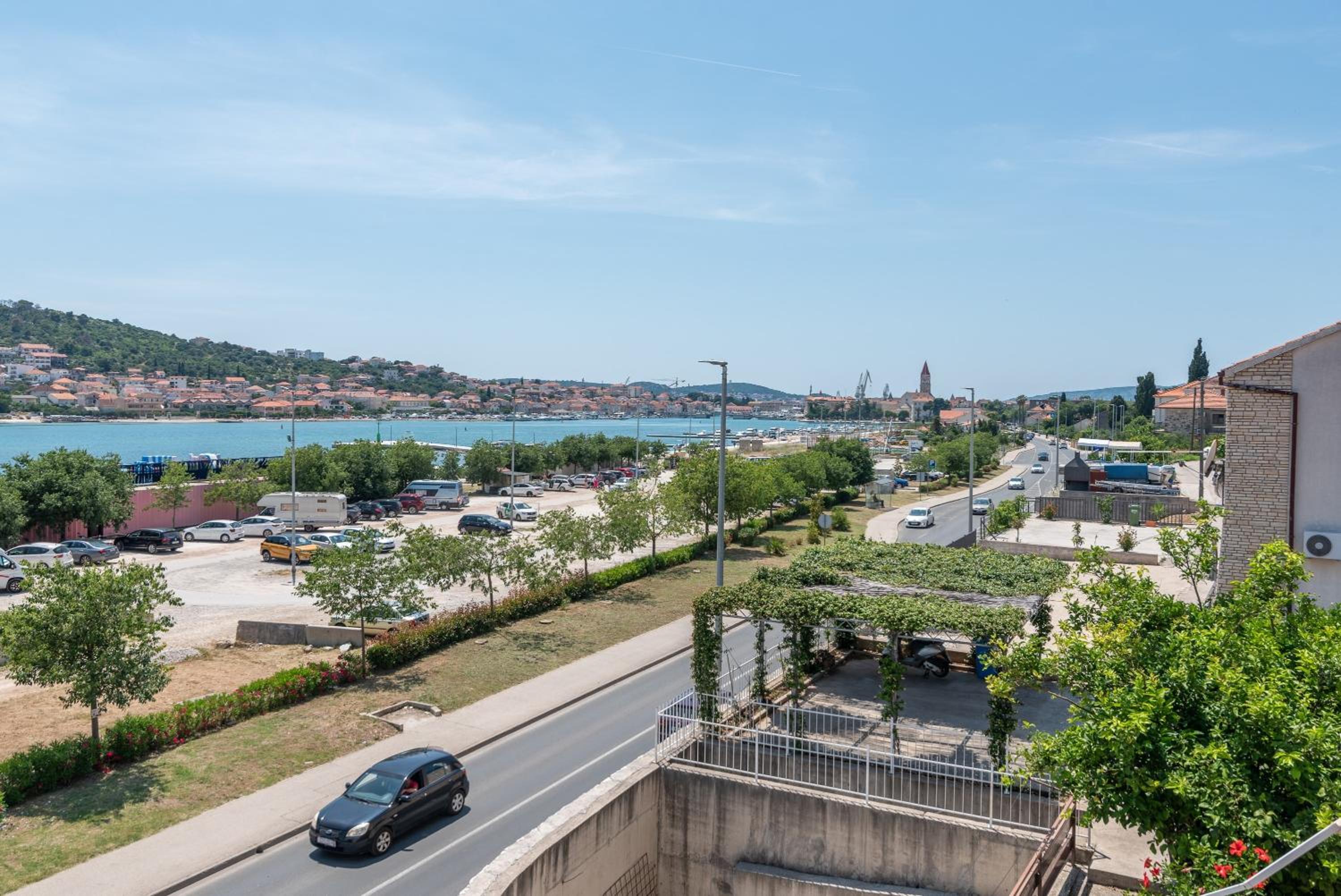 Beachfront apartments Jurica with balcony