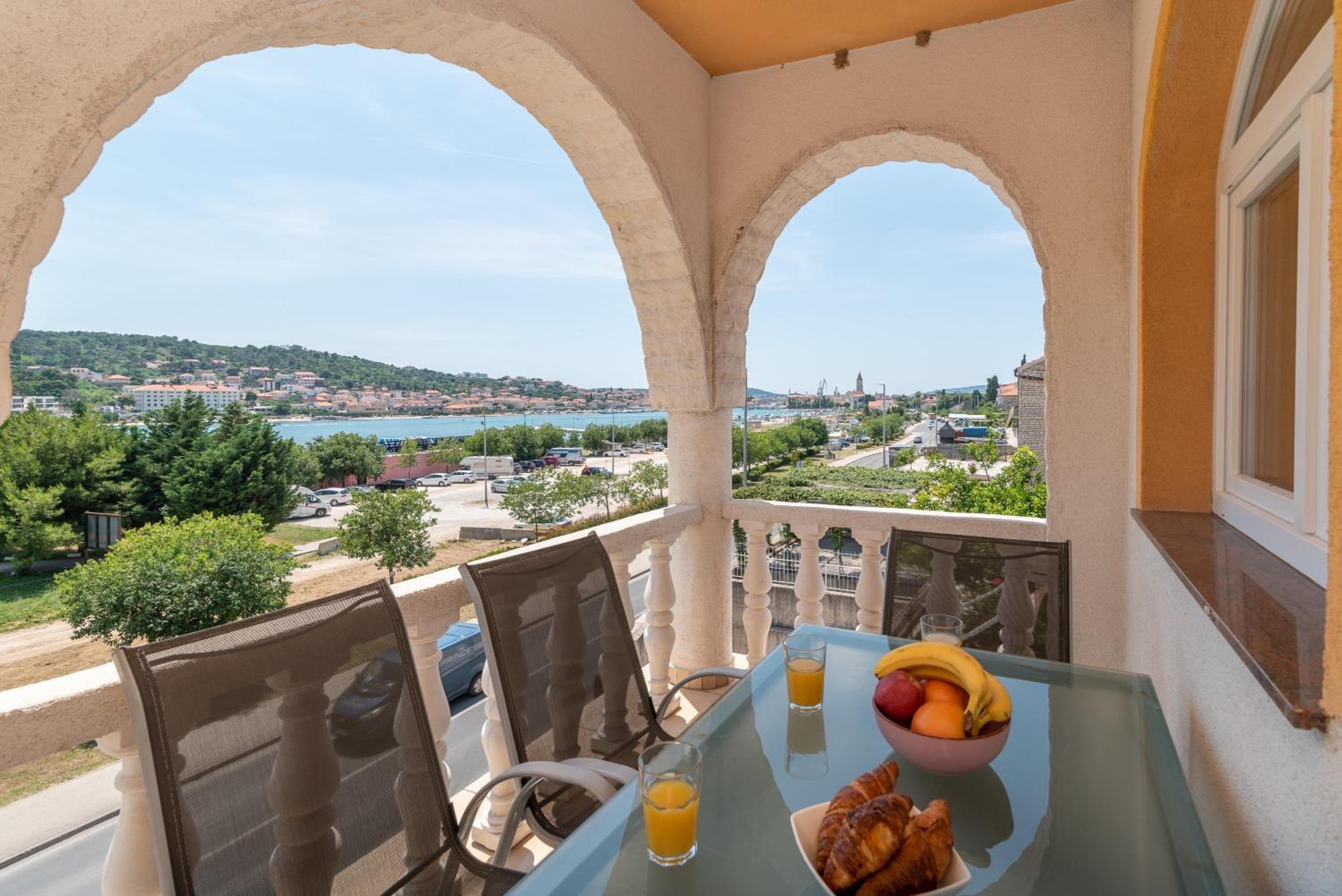 Beachfront apartments Jurica with balcony