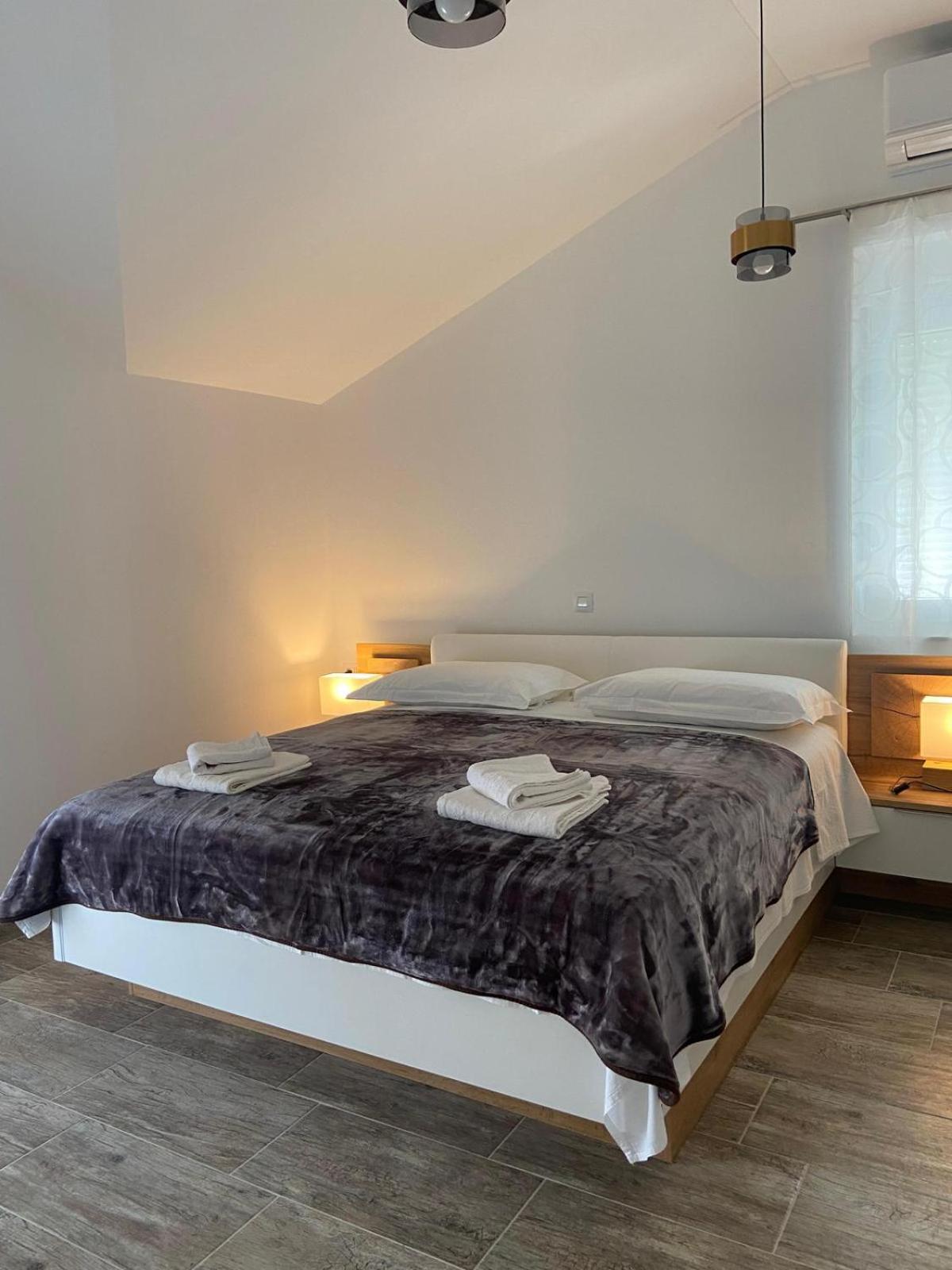 Photo 52