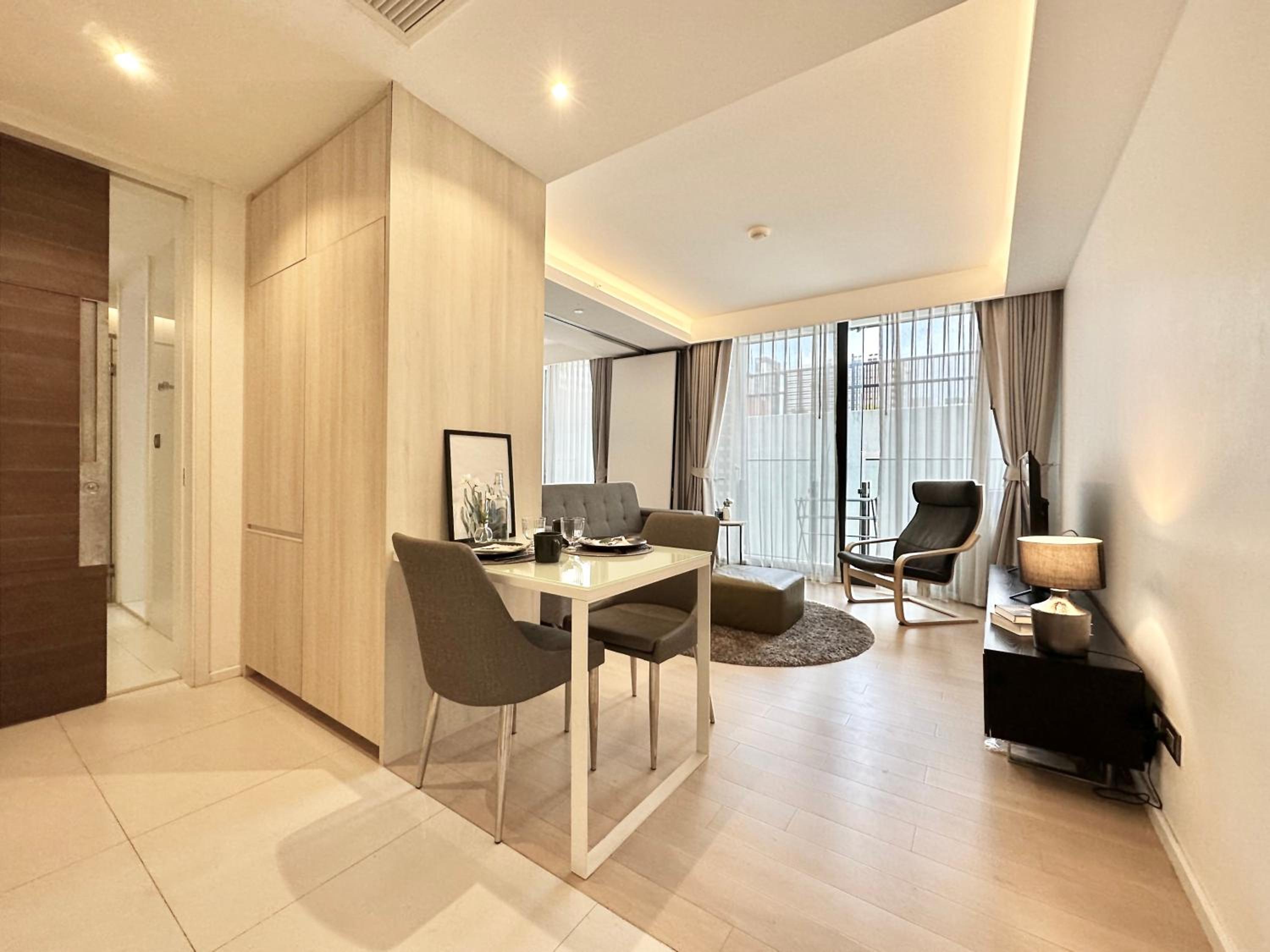 Sukhumvit 11#Luxury#Pool#Gym#BTS Nana&MRT Sukhumvit#1BR#Max4ppl