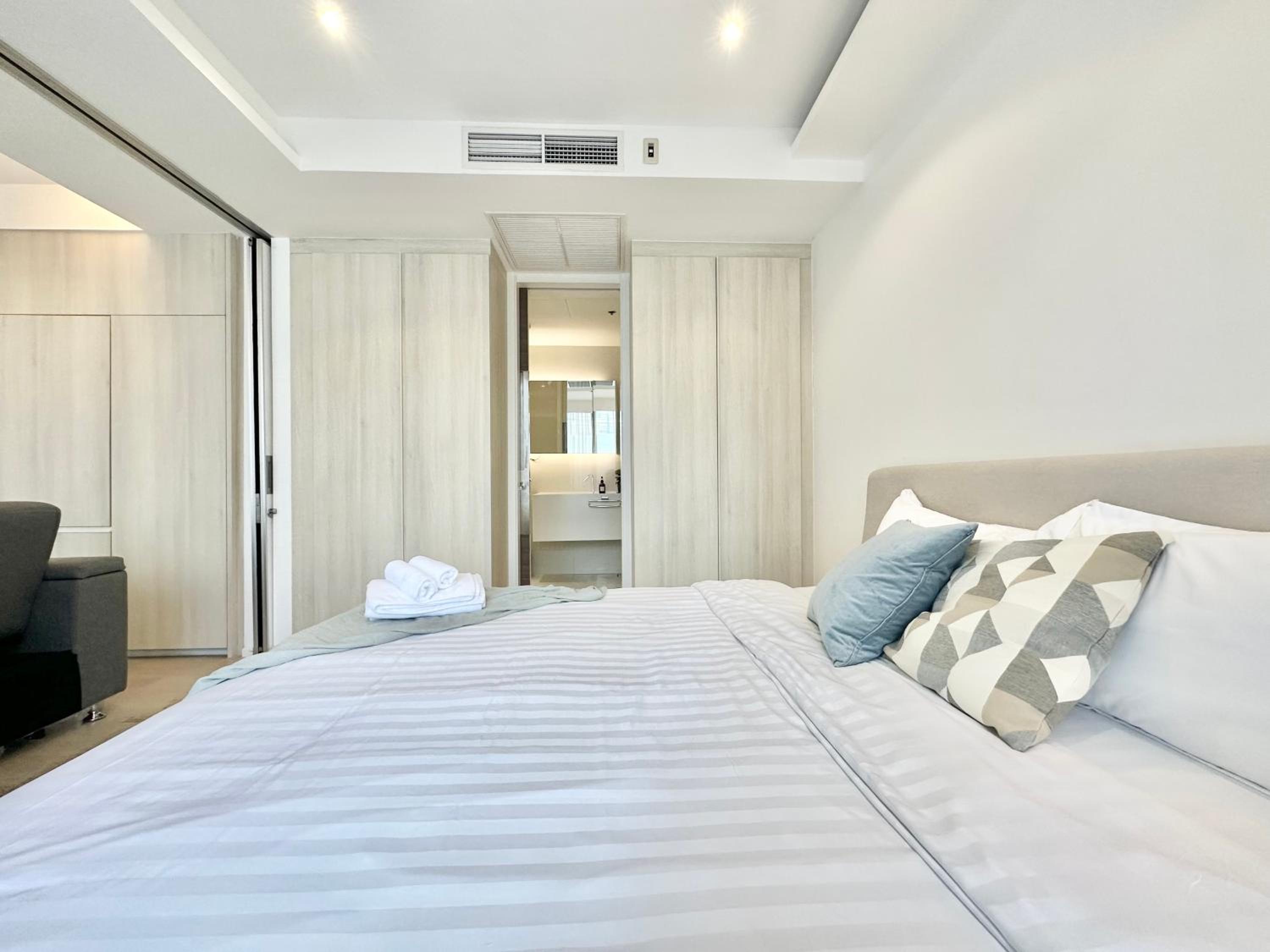 Sukhumvit 11#Luxury#Pool#Gym#BTS Nana&MRT Sukhumvit#1BR#Max4ppl