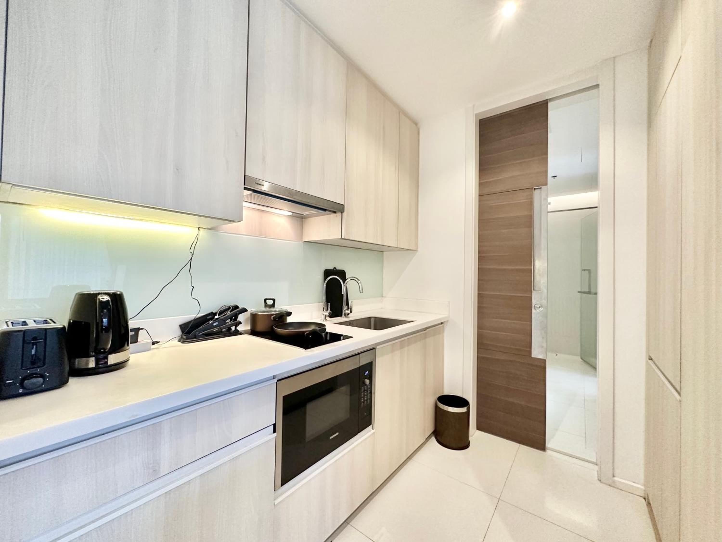 Sukhumvit 11#Luxury#Pool#Gym#BTS Nana&MRT Sukhumvit#1BR#Max4ppl