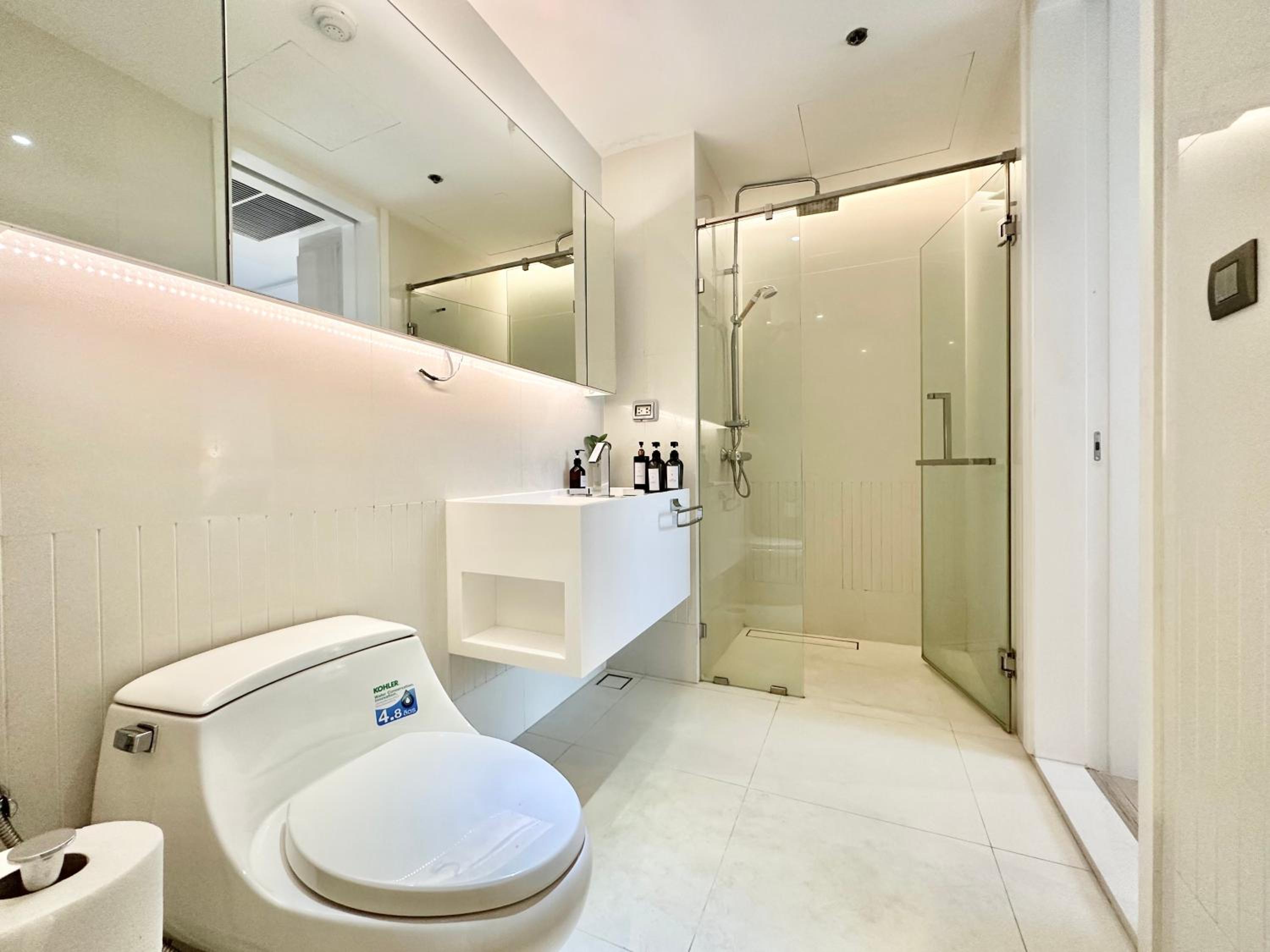 Sukhumvit 11#Luxury#Pool#Gym#BTS Nana&MRT Sukhumvit#1BR#Max4ppl