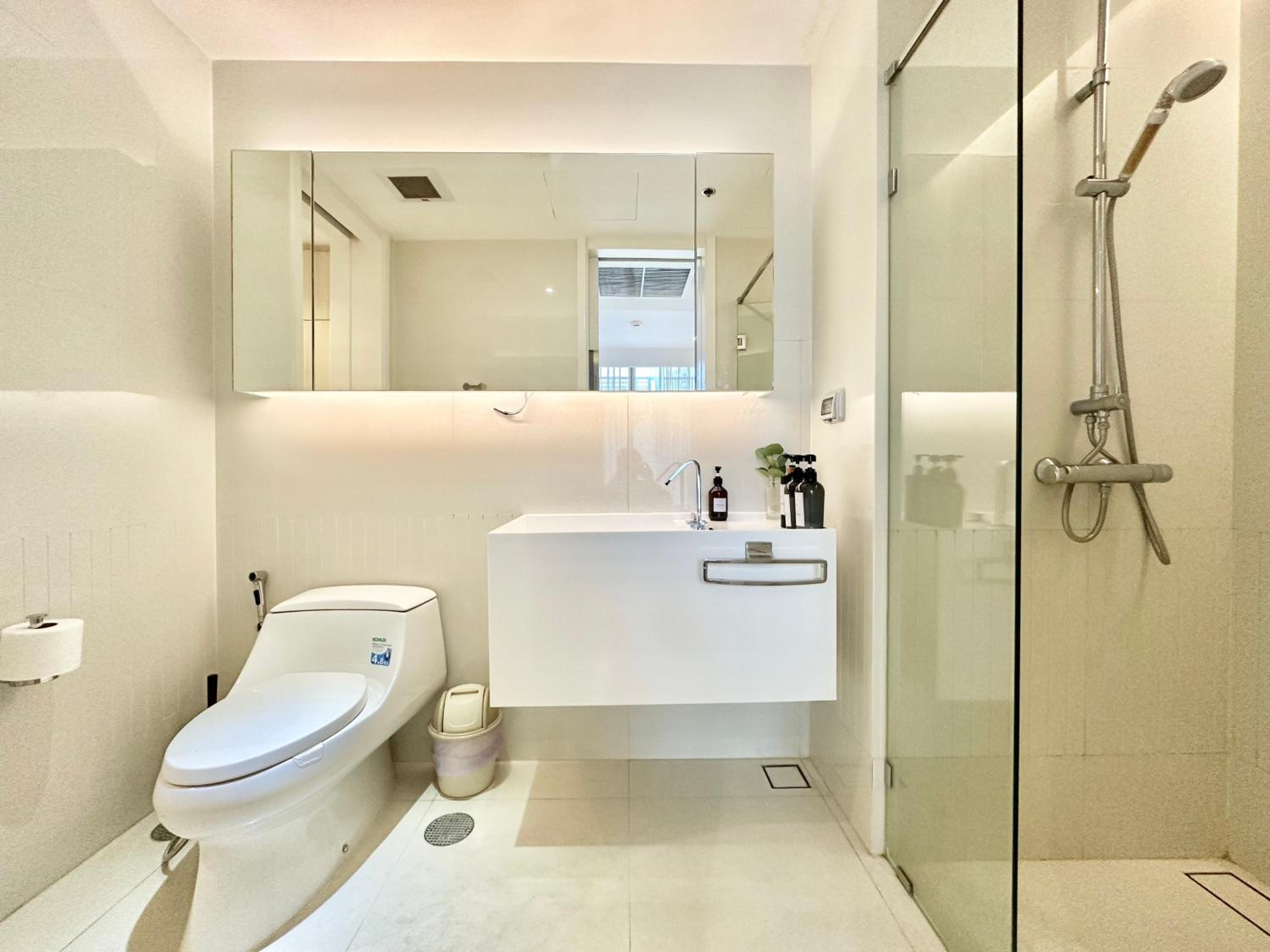 Sukhumvit 11#Luxury#Pool#Gym#BTS Nana&MRT Sukhumvit#1BR#Max4ppl