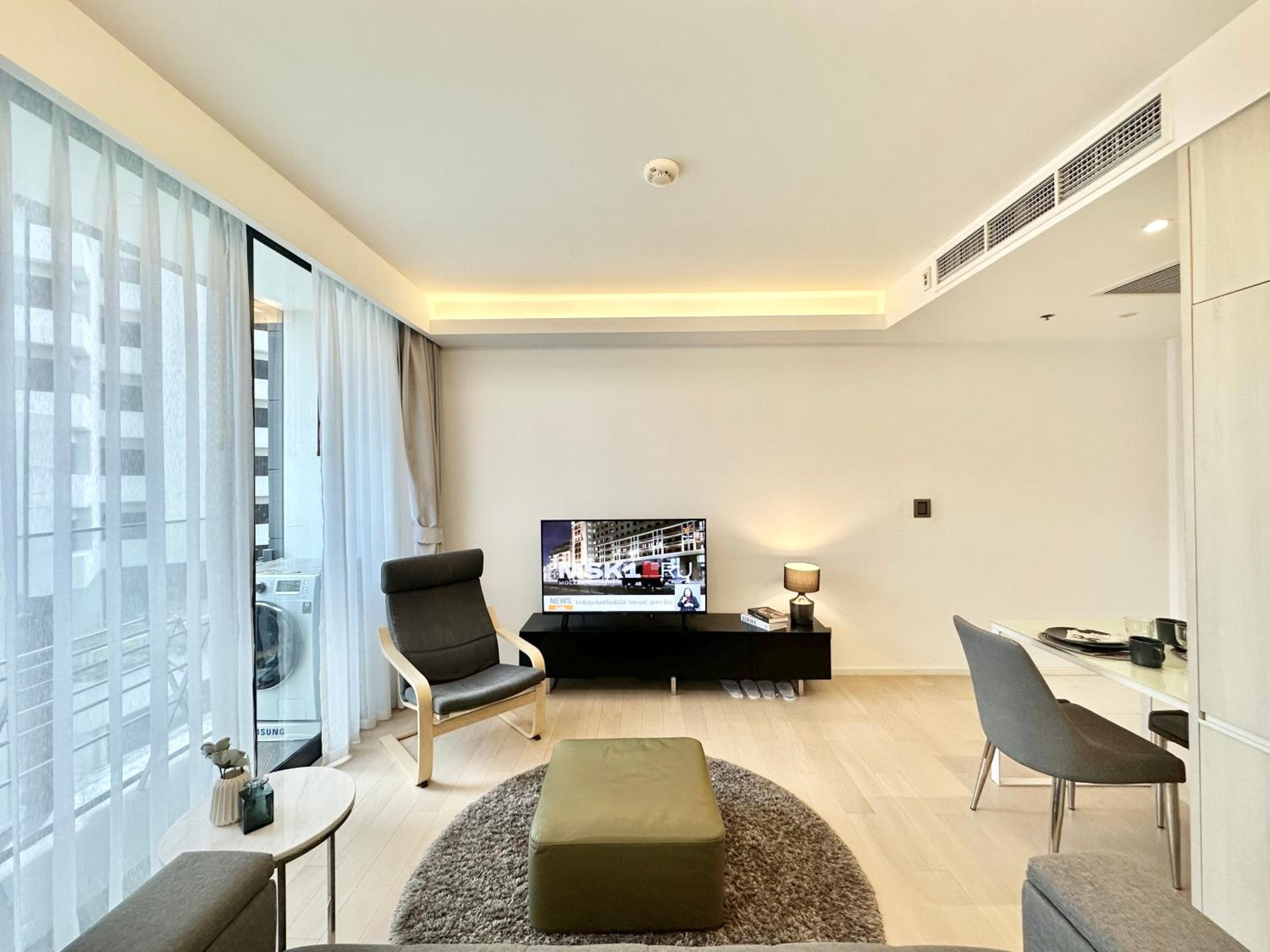 Sukhumvit 11#Luxury#Pool#Gym#BTS Nana&MRT Sukhumvit#1BR#Max4ppl