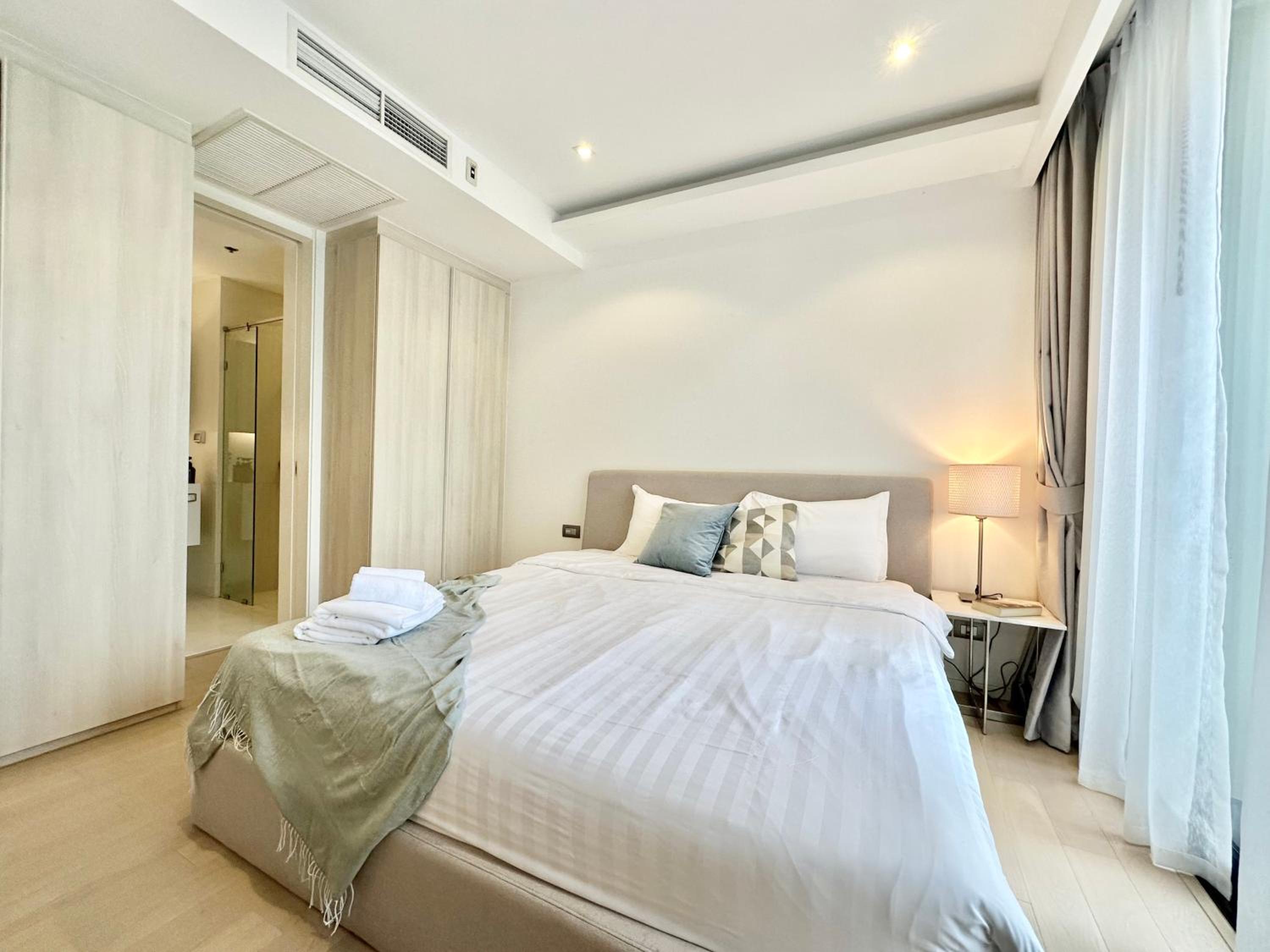 Sukhumvit 11#Luxury#Pool#Gym#BTS Nana&MRT Sukhumvit#1BR#Max4ppl