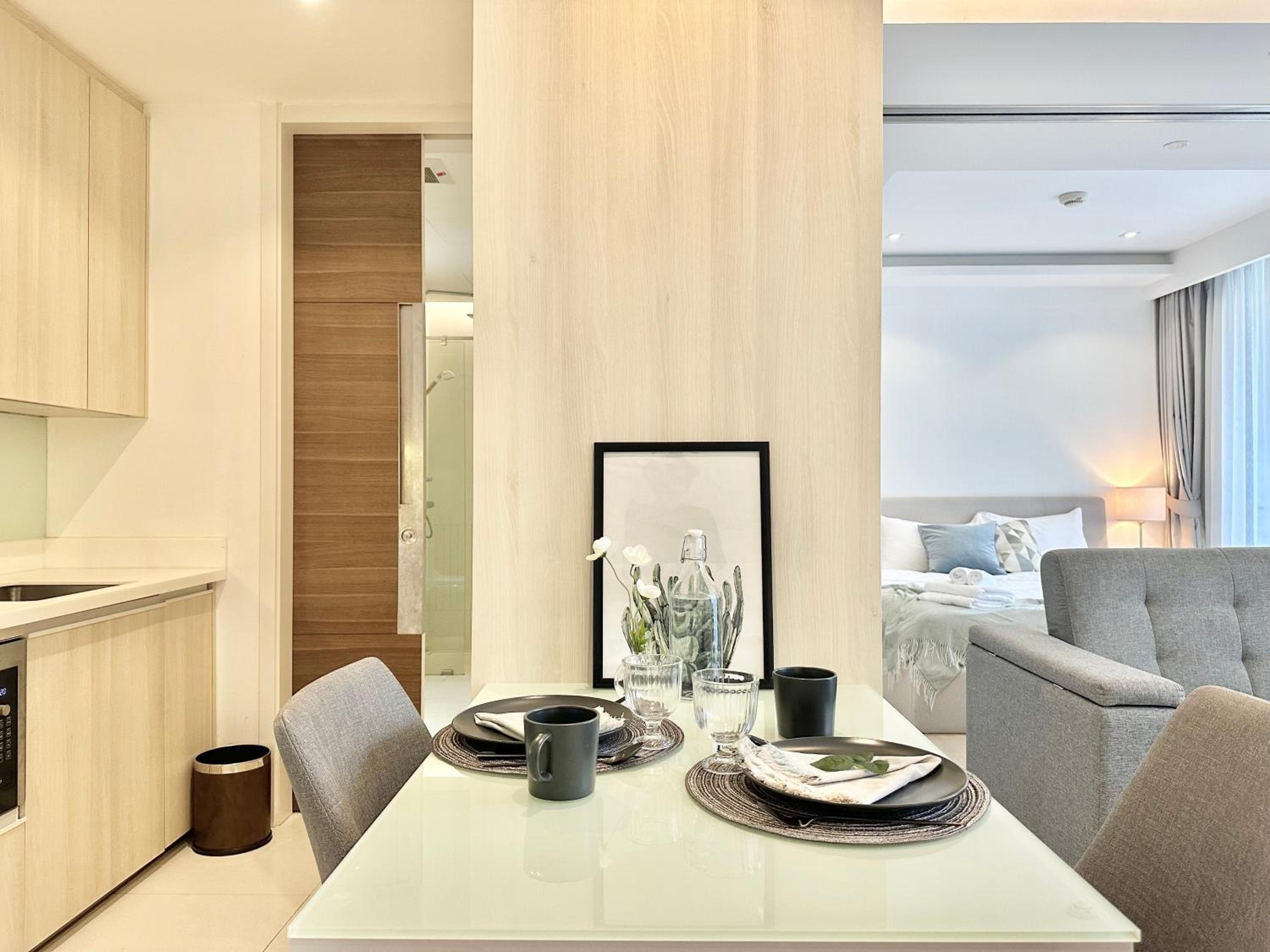 Sukhumvit 11#Luxury#Pool#Gym#BTS Nana&MRT Sukhumvit#1BR#Max4ppl