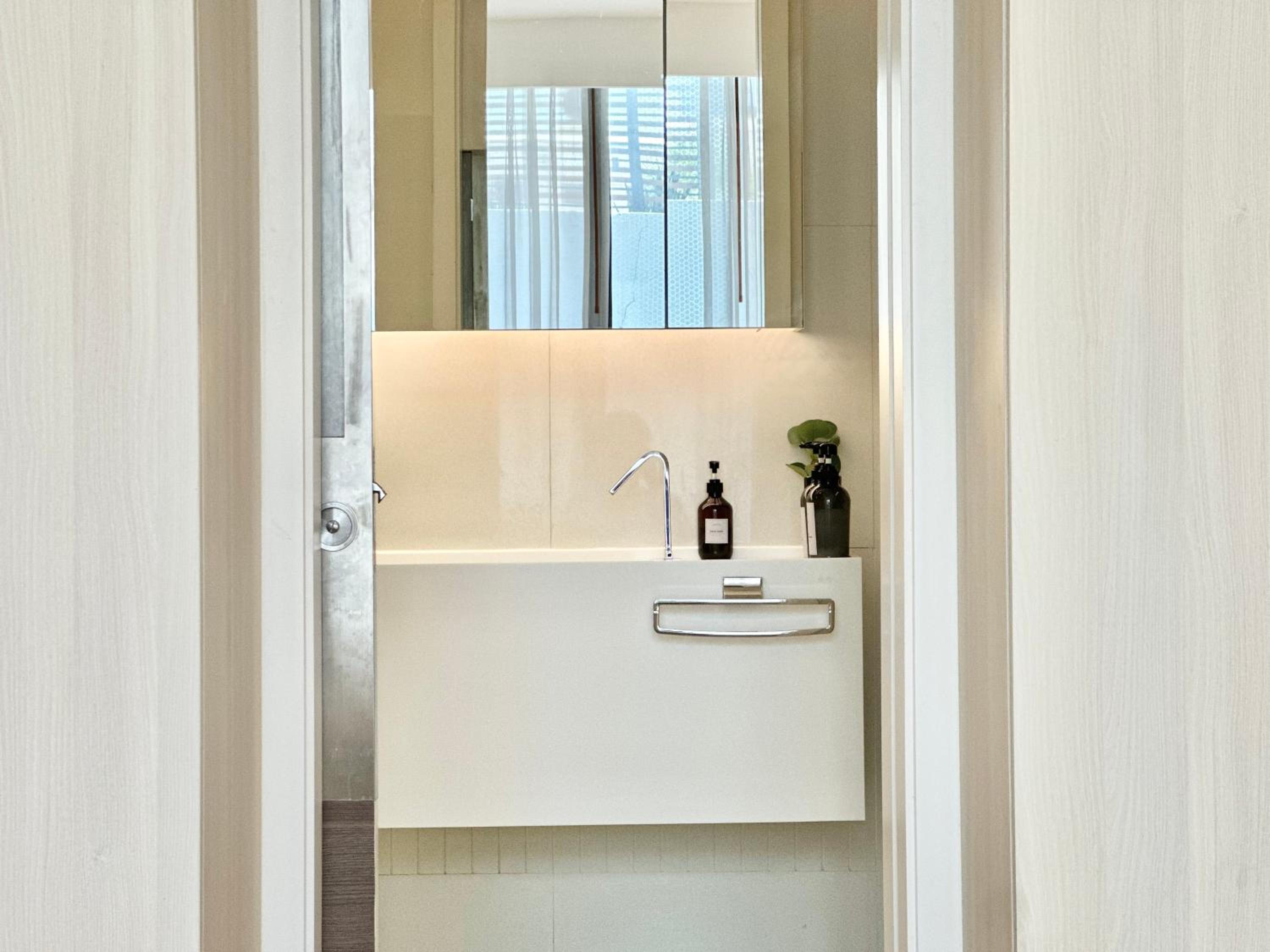 Sukhumvit 11#Luxury#Pool#Gym#BTS Nana&MRT Sukhumvit#1BR#Max4ppl