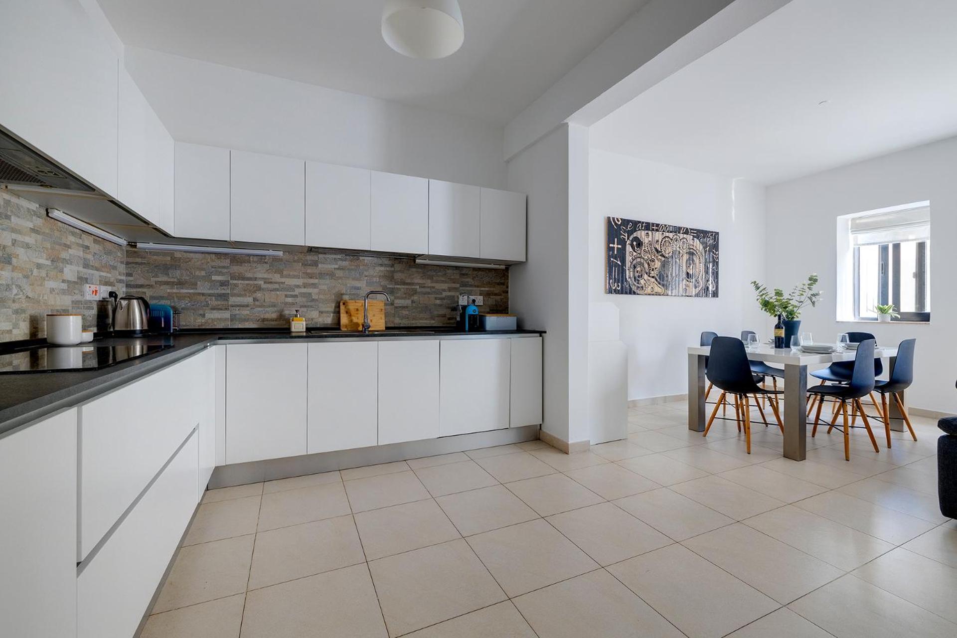Seaside Bliss - 3BR Holiday Apartment Sliema view 4